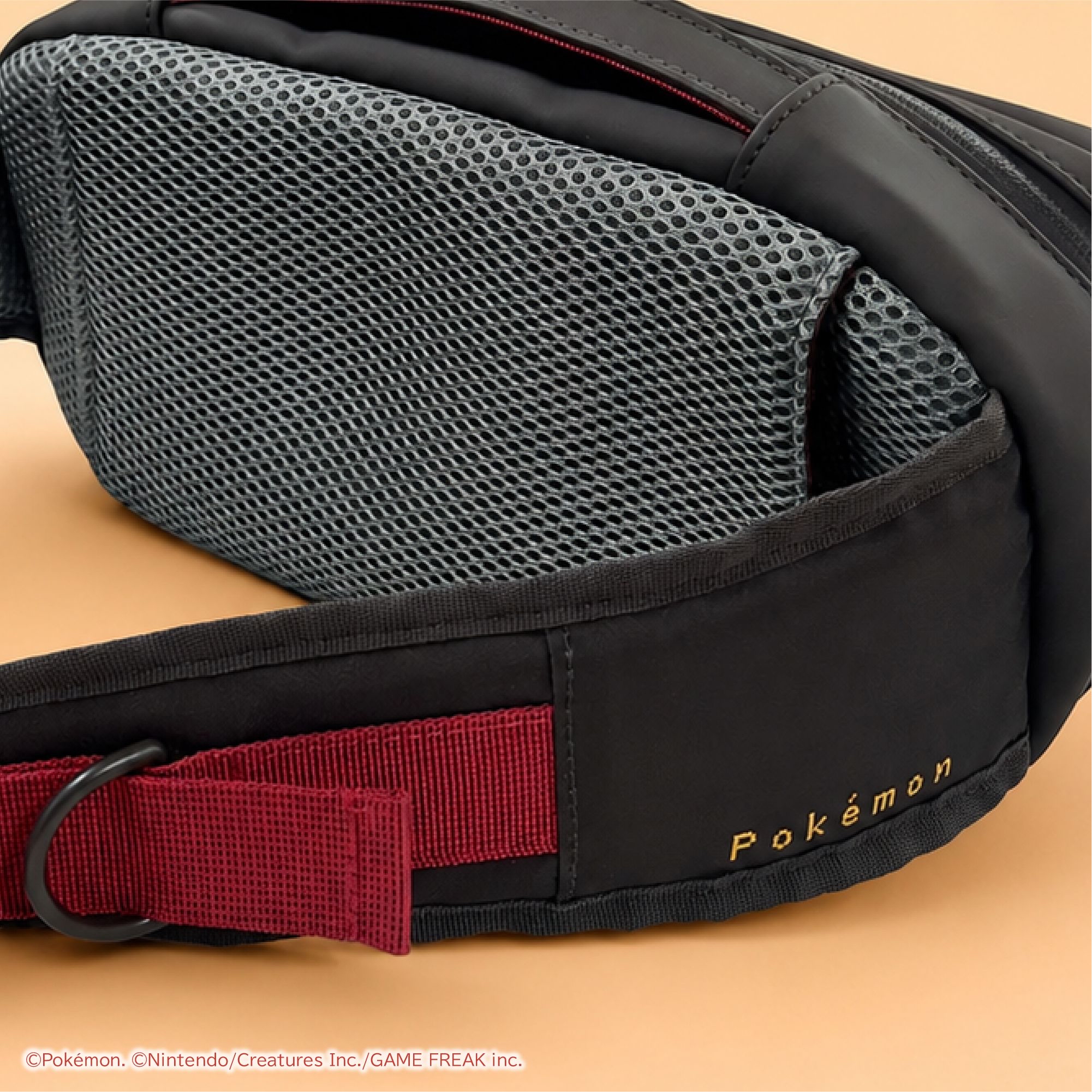 HORI NS2 單肩包 寶可夢像素風紅 (NSX-190)        HORI NS2  Shoulder Bag Pokémon Pixel Art Red (NSX-190)