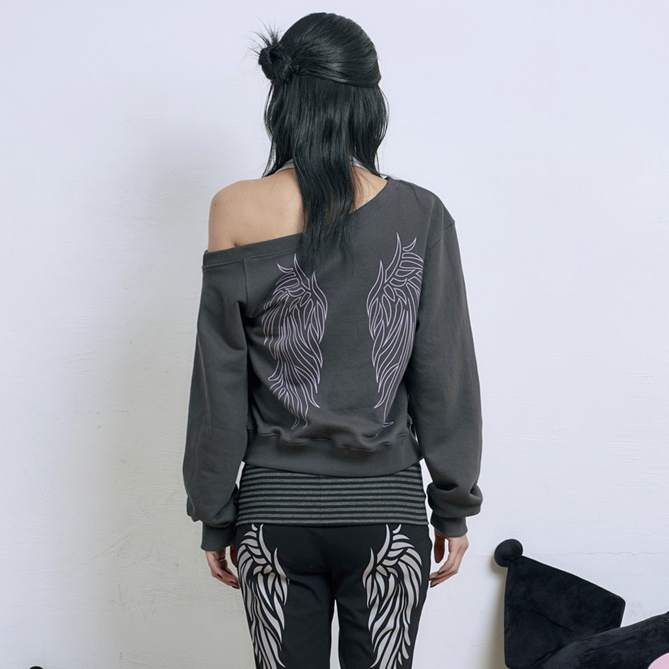 Venhit x Kuromi Off-shoulder Wing Sweatshirt (Black)