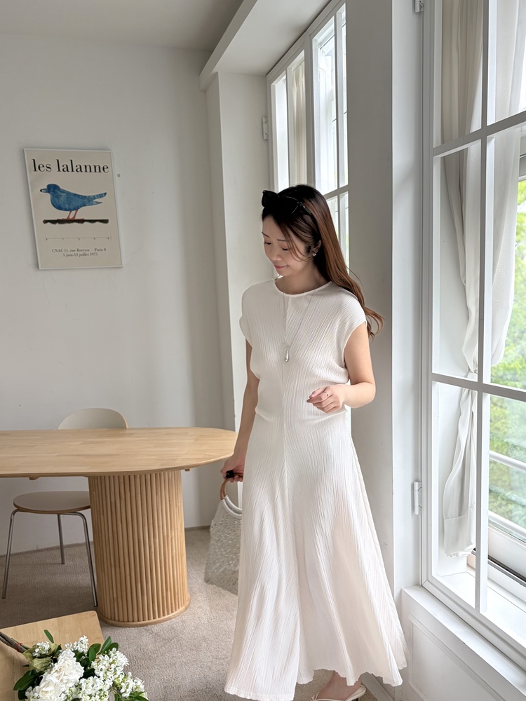 Elea Ribbed Flowy Dress (Ivory)