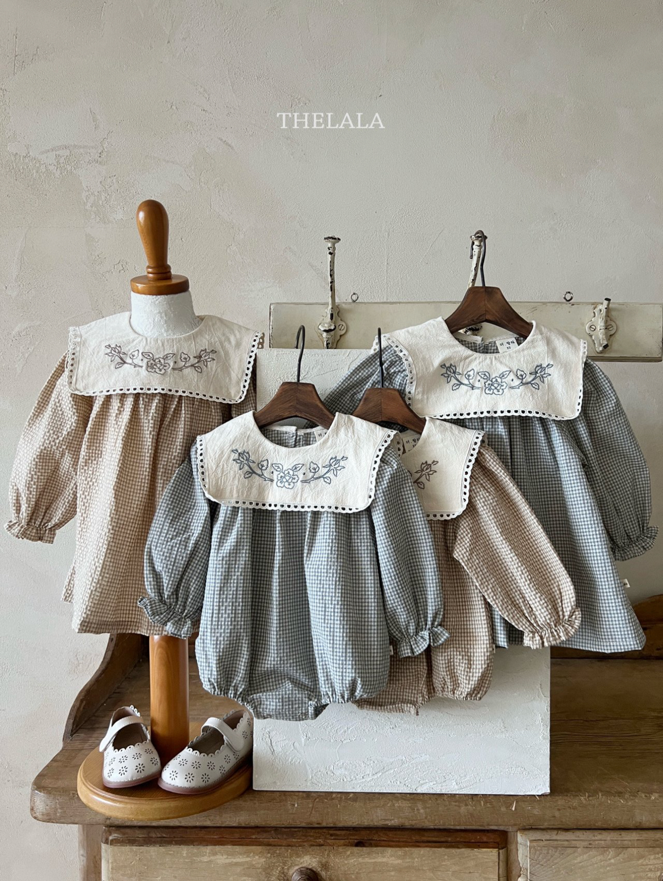 🌸預訂 韓國直送🌸🇰🇷THELALA兩色花卉刺繡方形翻領格紋長袖連身裙