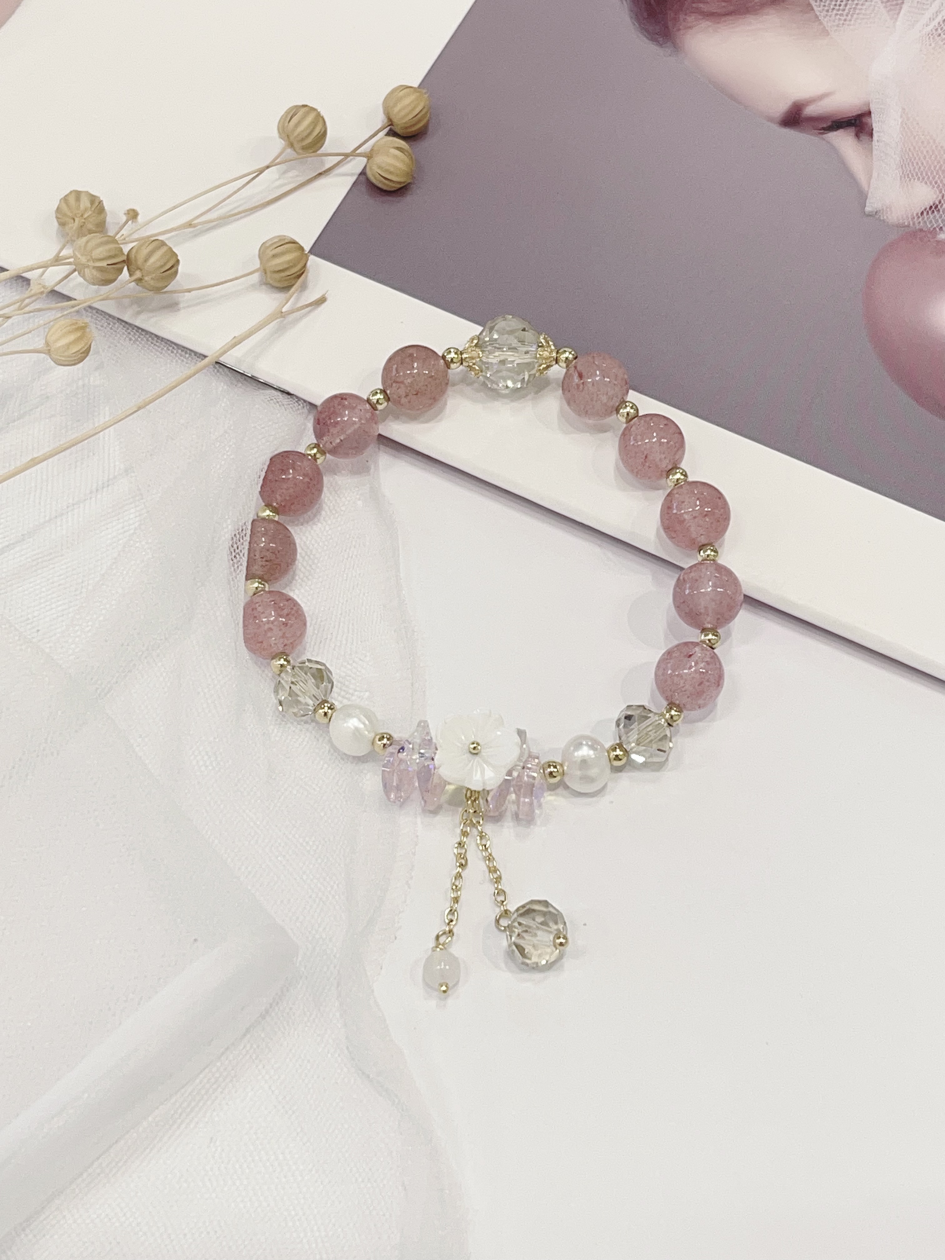 🍓草莓晶 Strawberry Quartz 手串｜8mm 贝壳小花设计款