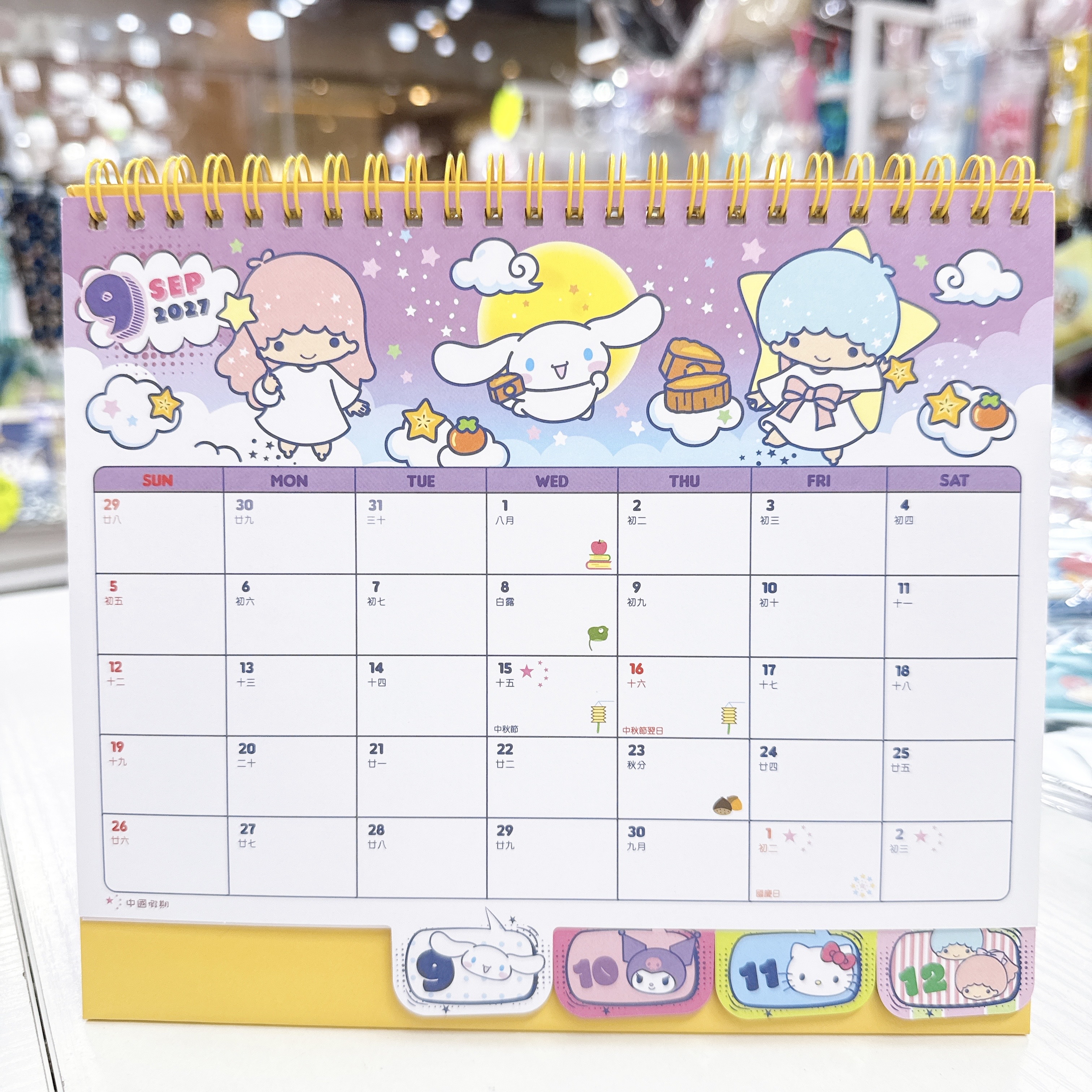 原裝行貨 Sanrio mix2027座枱月曆 香港假期 農曆對照。附送精美貼紙