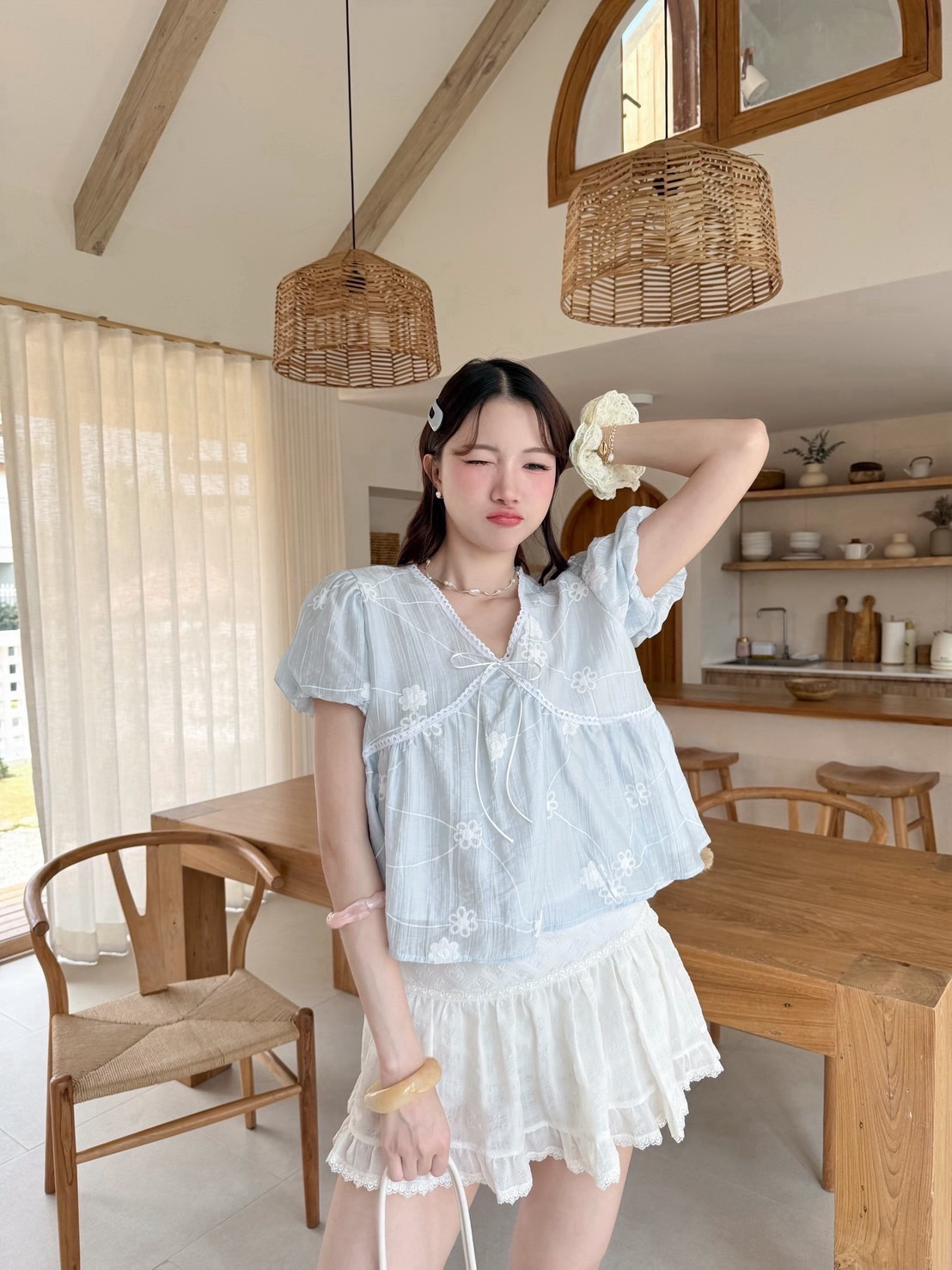 🇹🇭新款預定 ～ v領花花布料上衣
