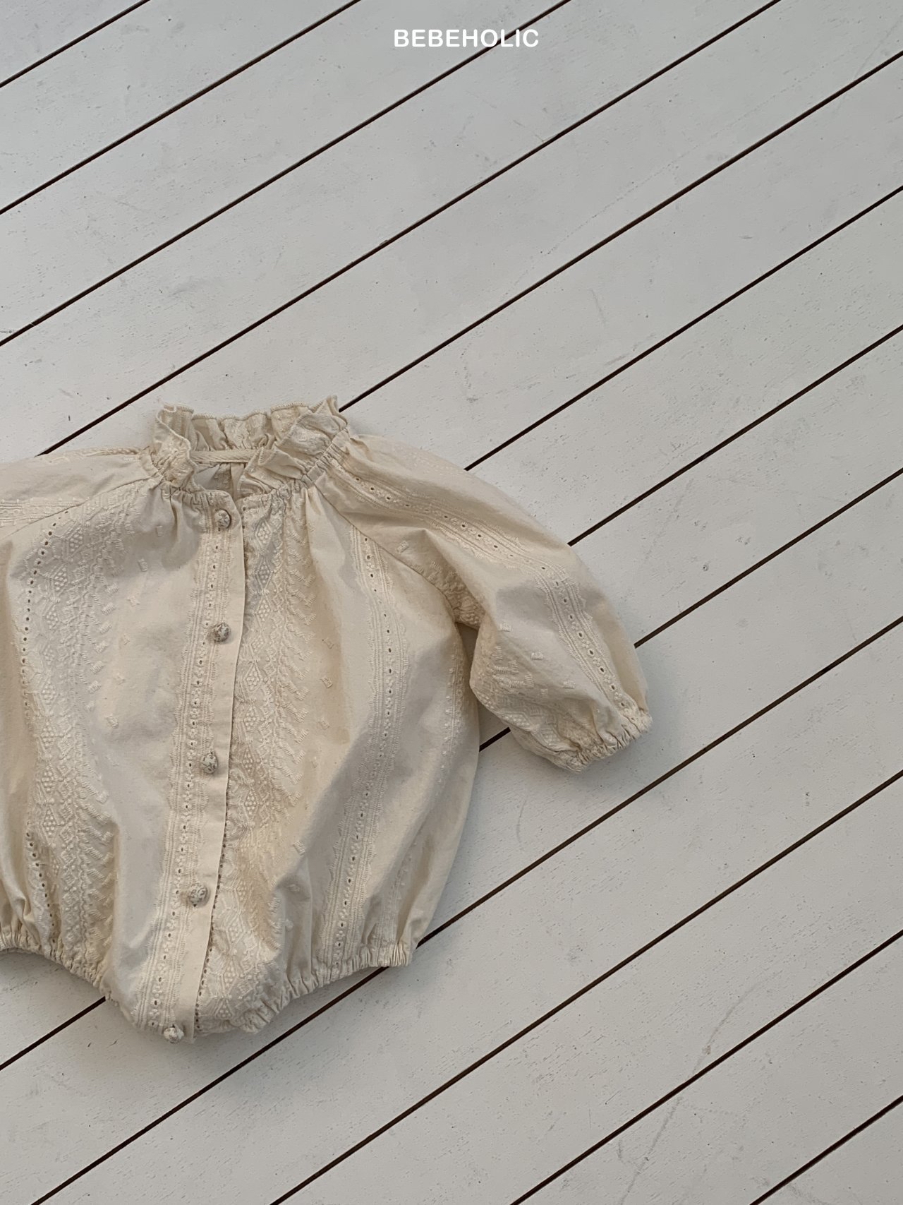 🌸預訂 韓國直送🌸🇰🇷BEBEHOLIC兩色提花刺繡花邊領長袖包屁衣