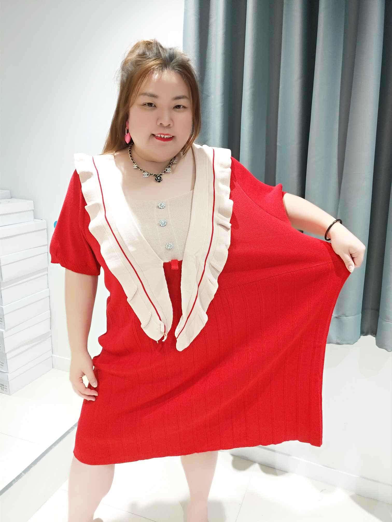 DOA05 设计领子针织连身裙