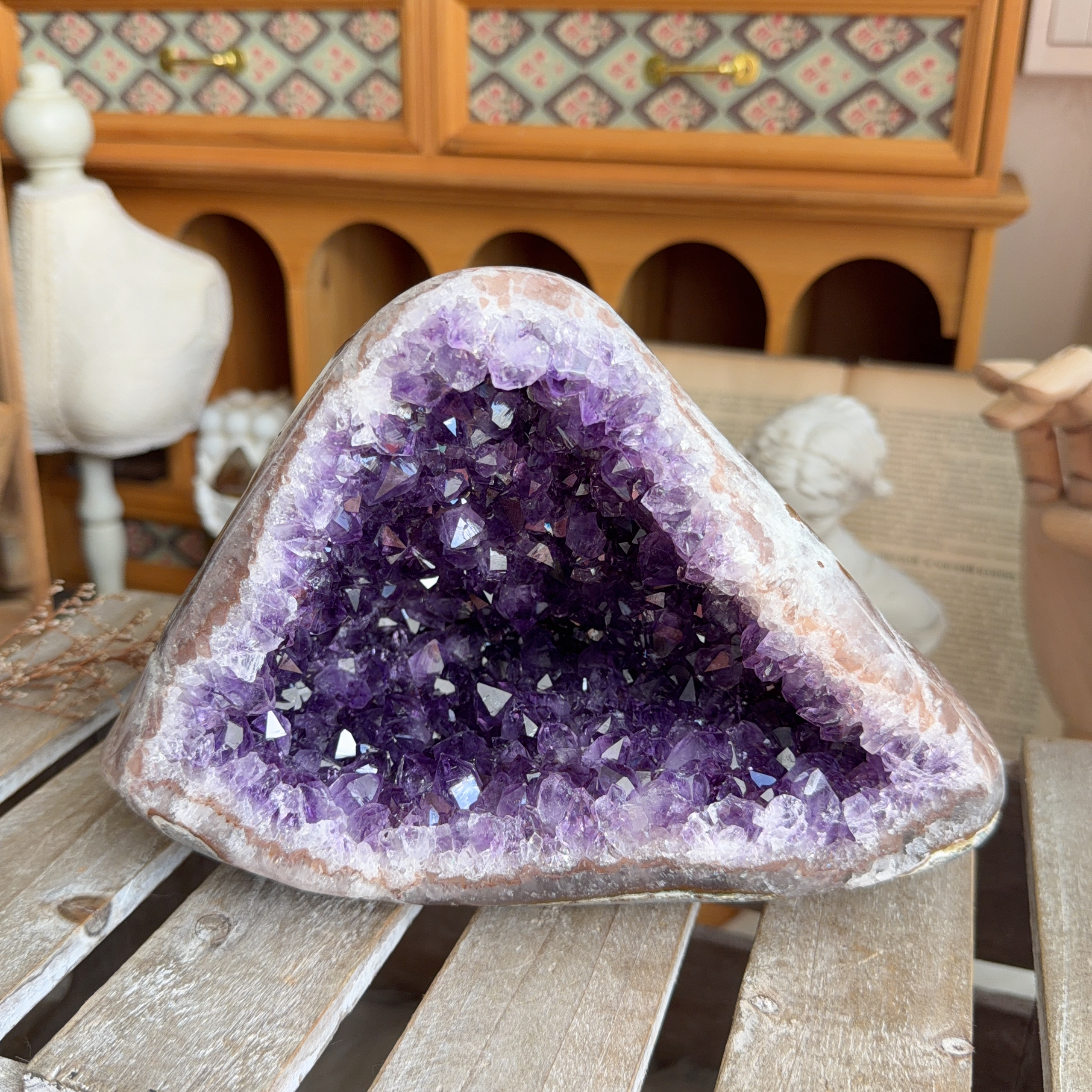 原皮紫水晶洞（包底座）