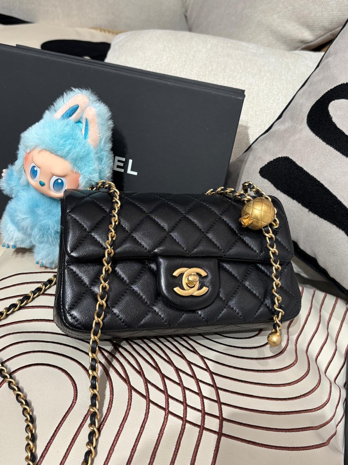 Chanel Mini flap bag with pearl crush 金球cf20 AS1787 ,100%Authentic ,99%new ✅晶片✅dust bag✅盒