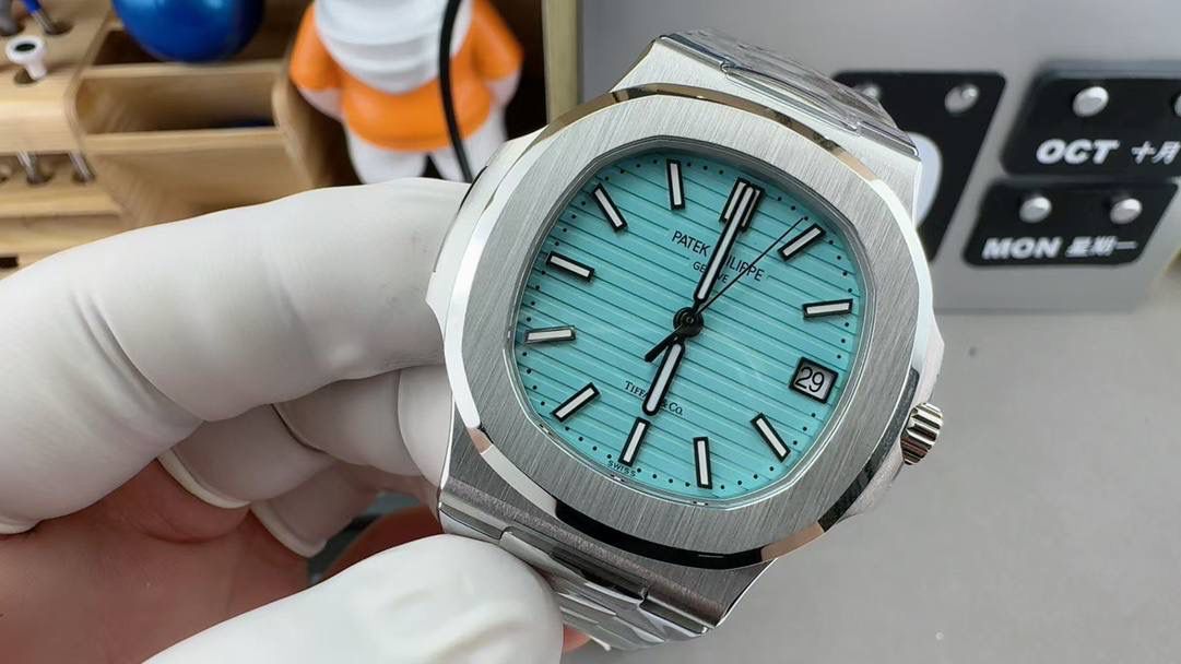 百达翡丽鹦鹉螺蒂芙尼蓝盘腕表