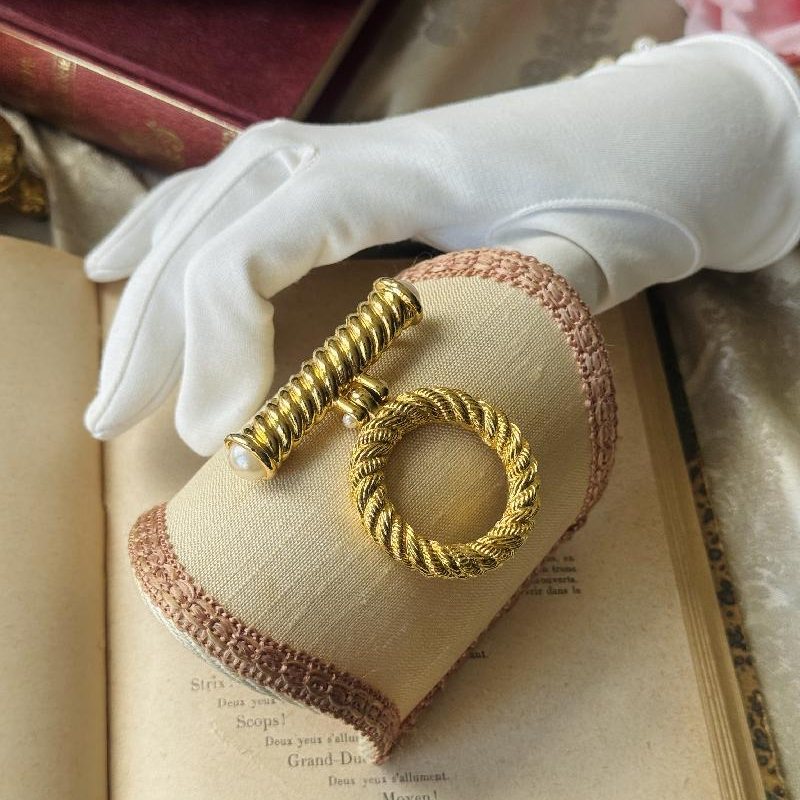Vintage Pearl Accented Twisted Rope Circle Brooch (MT2474)