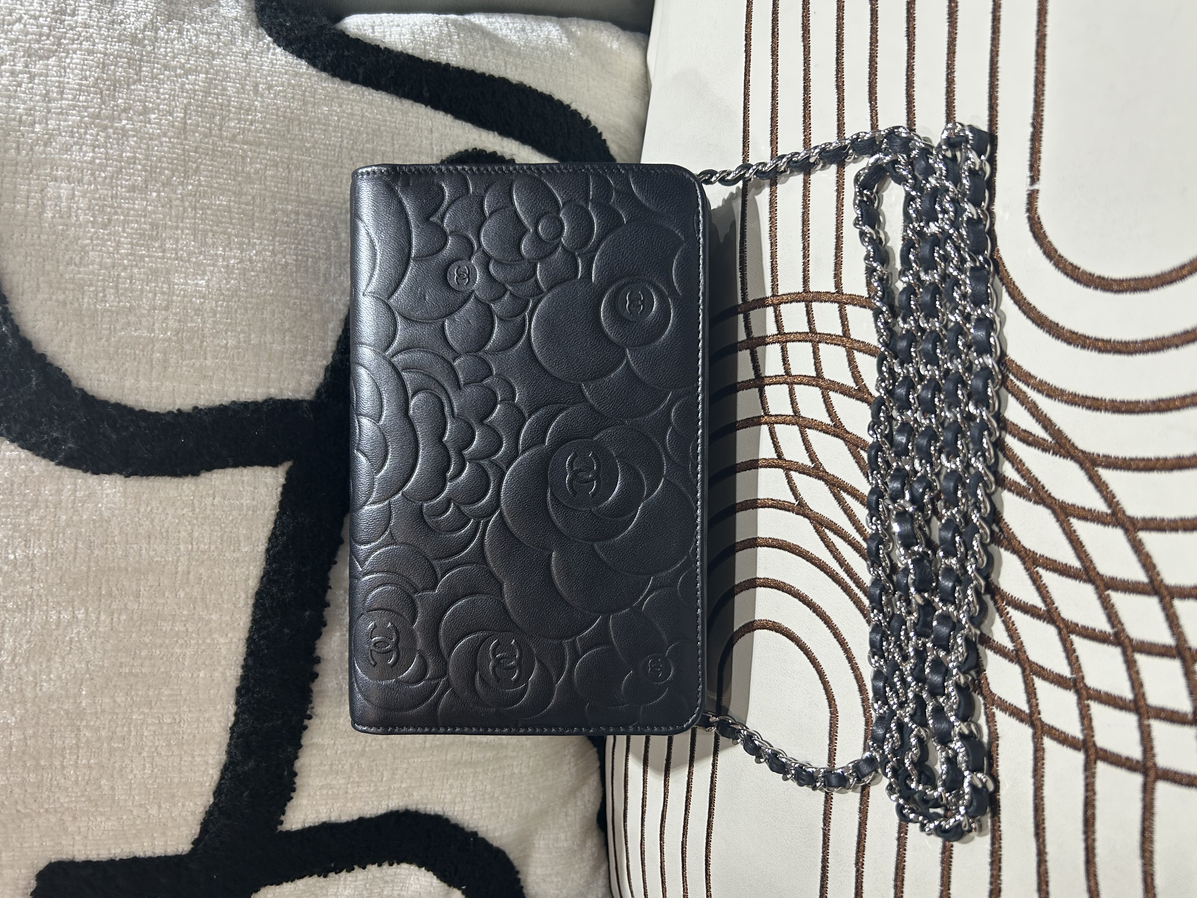 Chanel 山茶花 Wallet On Chain 黑色銀鏈 100%Authentic, 98%New ☑️15Card☑️Box