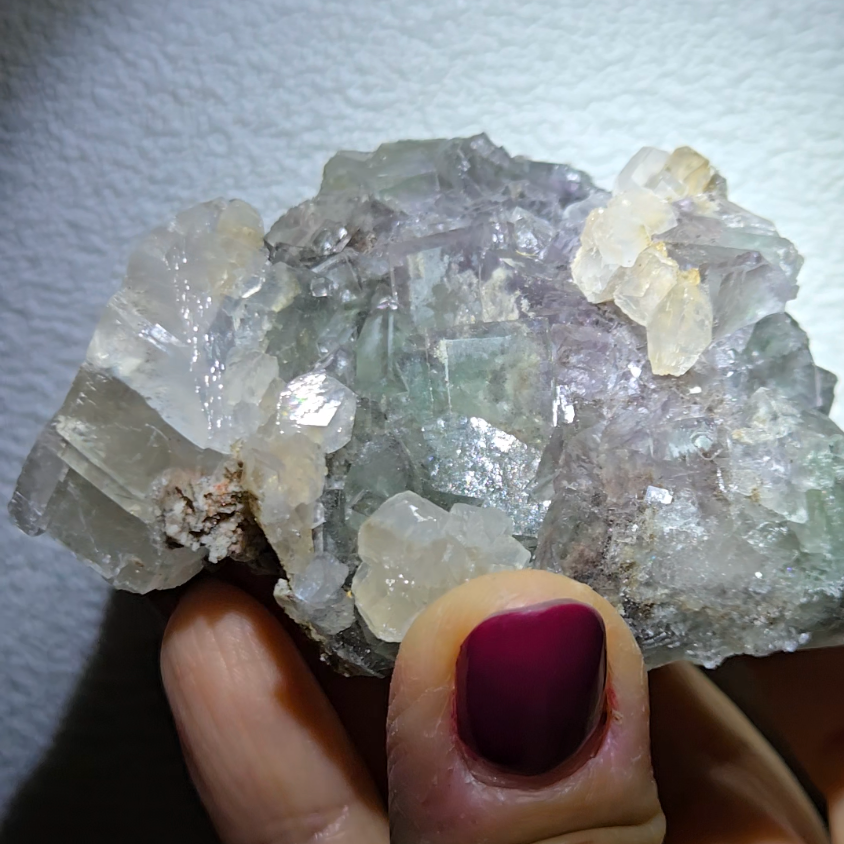 Cubic fluorite with UV-reactive calcite - FL216