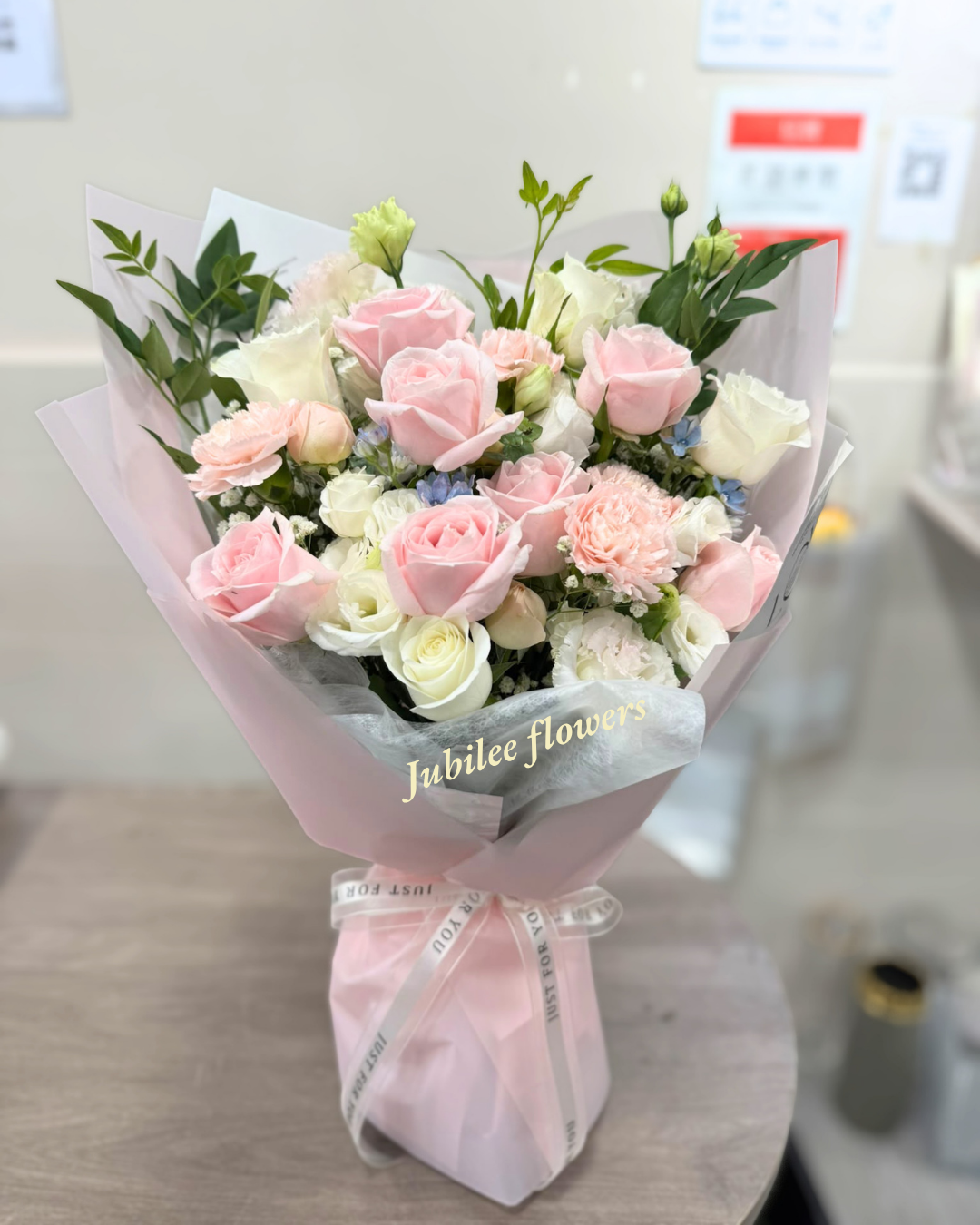 粉玫瑰・白玫瑰花束