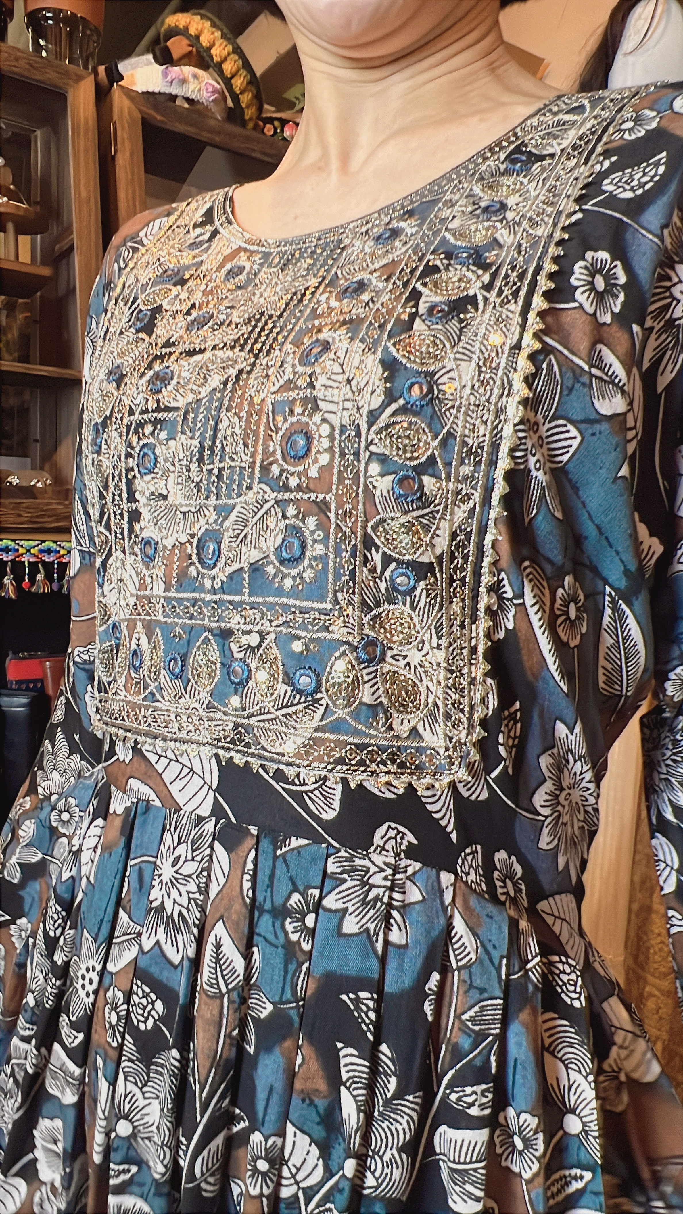 Black Floral X Leaf with SIlver Emb. OP 48" #1053