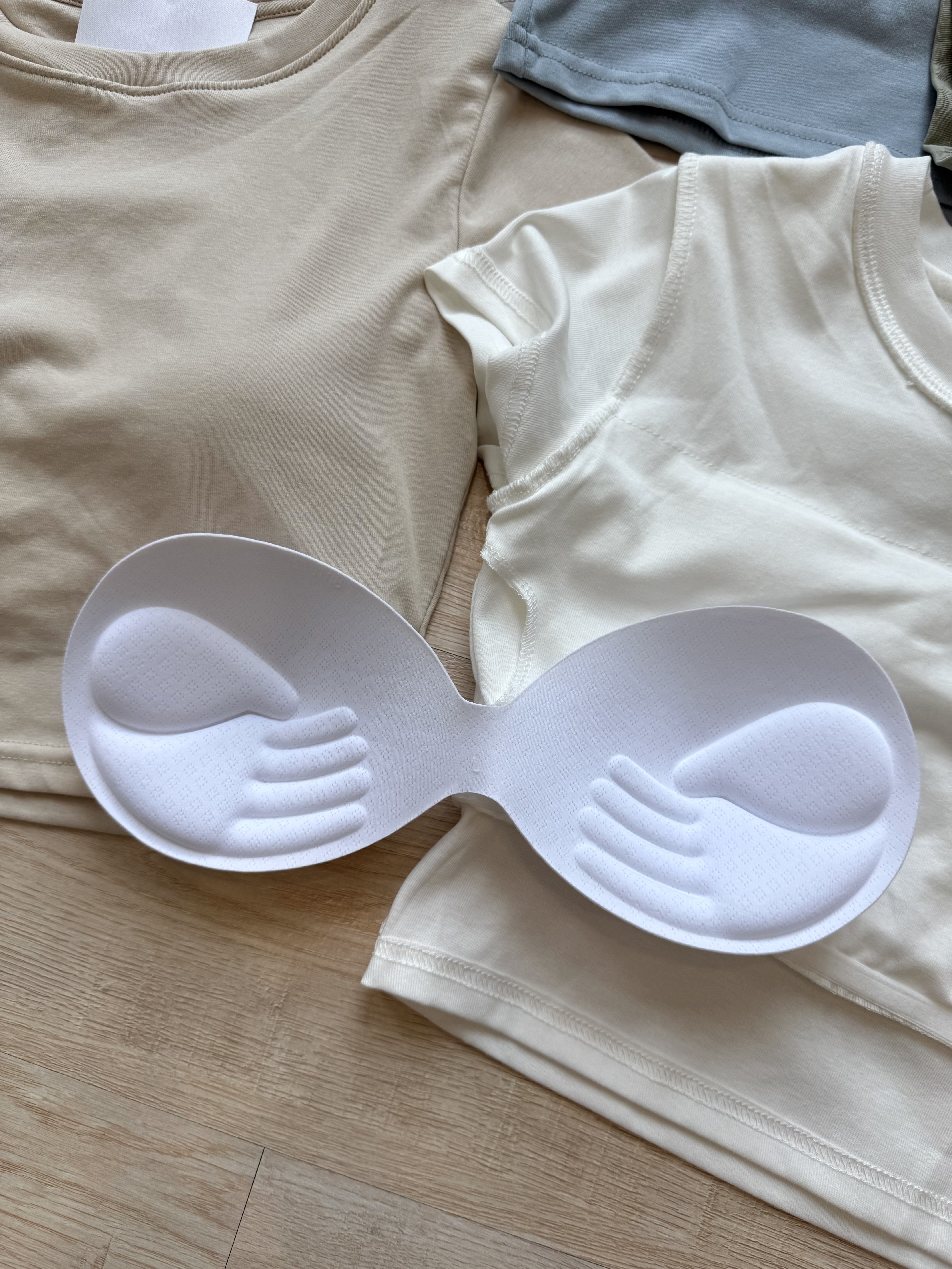 【跑量福利价】Jelly Buny Daily Plain Padded Crop Tee (Removable) 自带胸垫果冻纯色短款Tee(胸垫可拆卸) 【 8 Colours 】