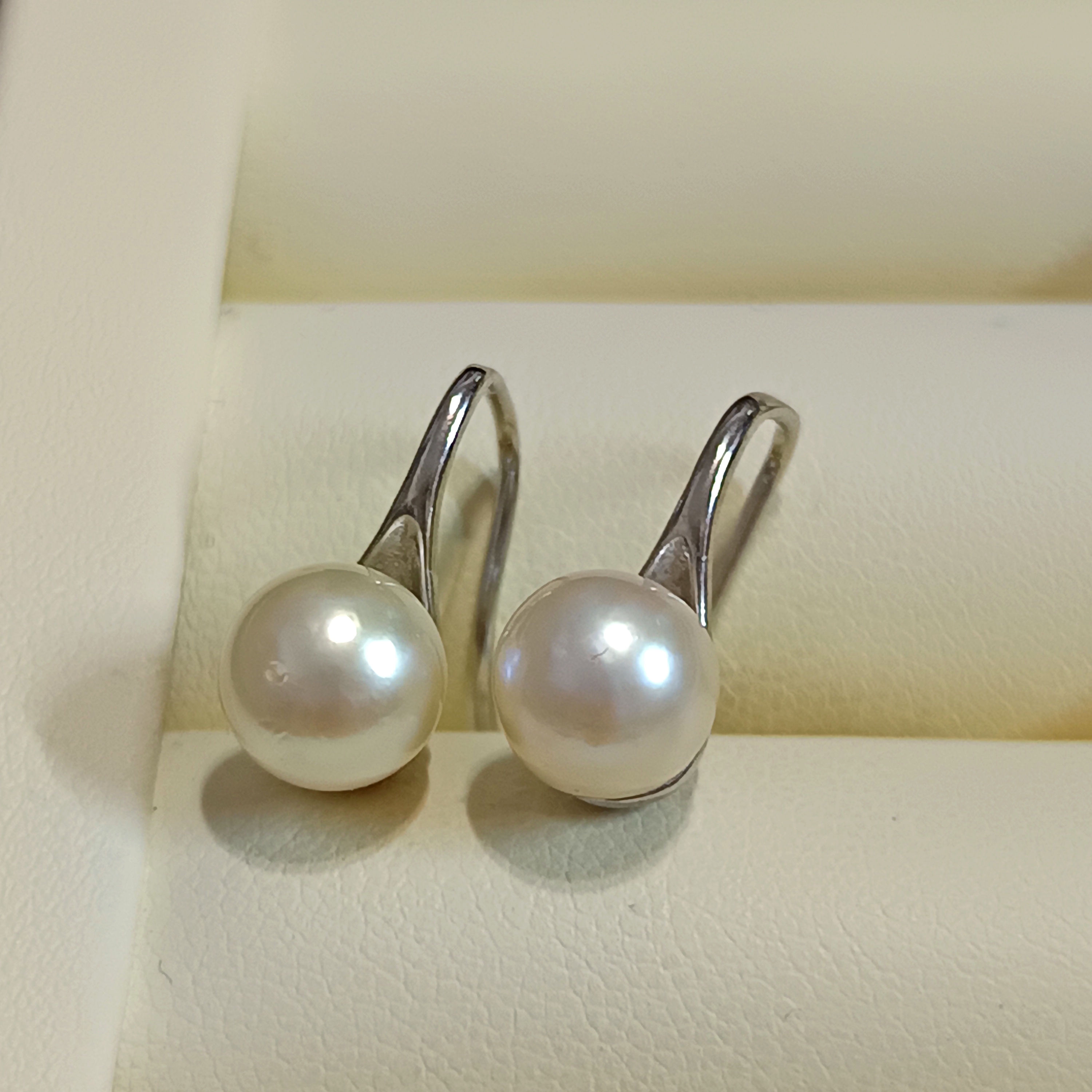 近正圓強光日本akoya 海水珍珠s925銀高跟鞋耳勾