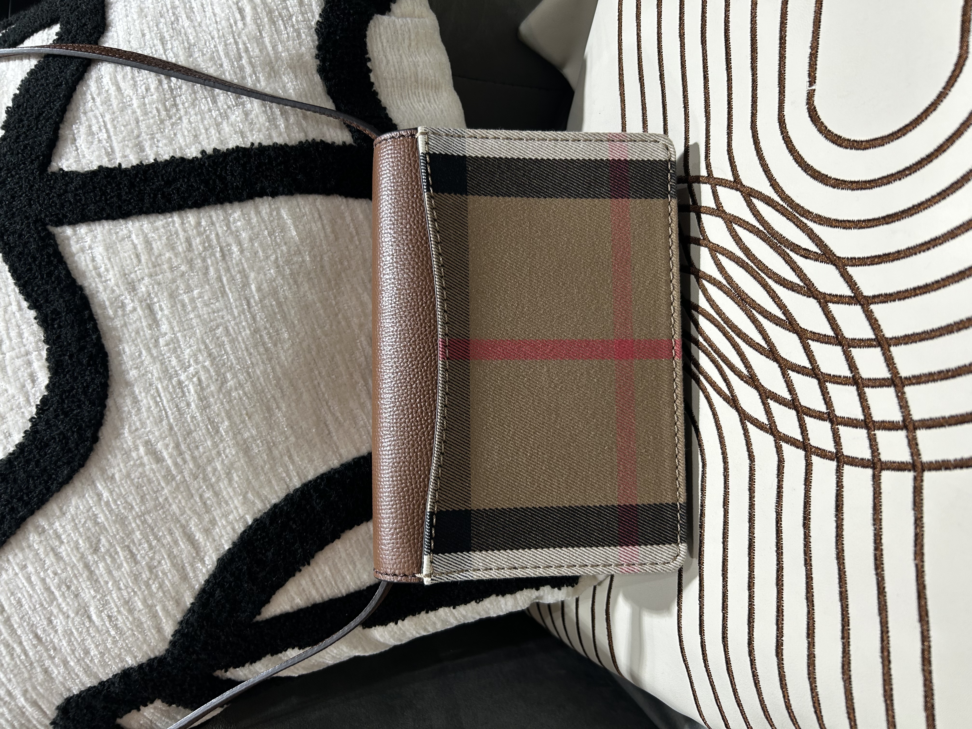 Burberry crossbody bag  100%Authentic,98%new ✅dust bag 