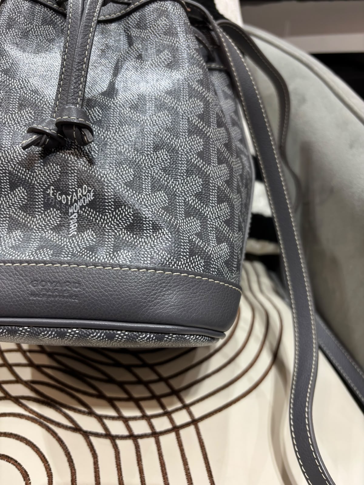 Goyard Petit flot Bucket Bag grey  100%Authentic, 98%new ✅收據✅booklet ✅Dust bag 