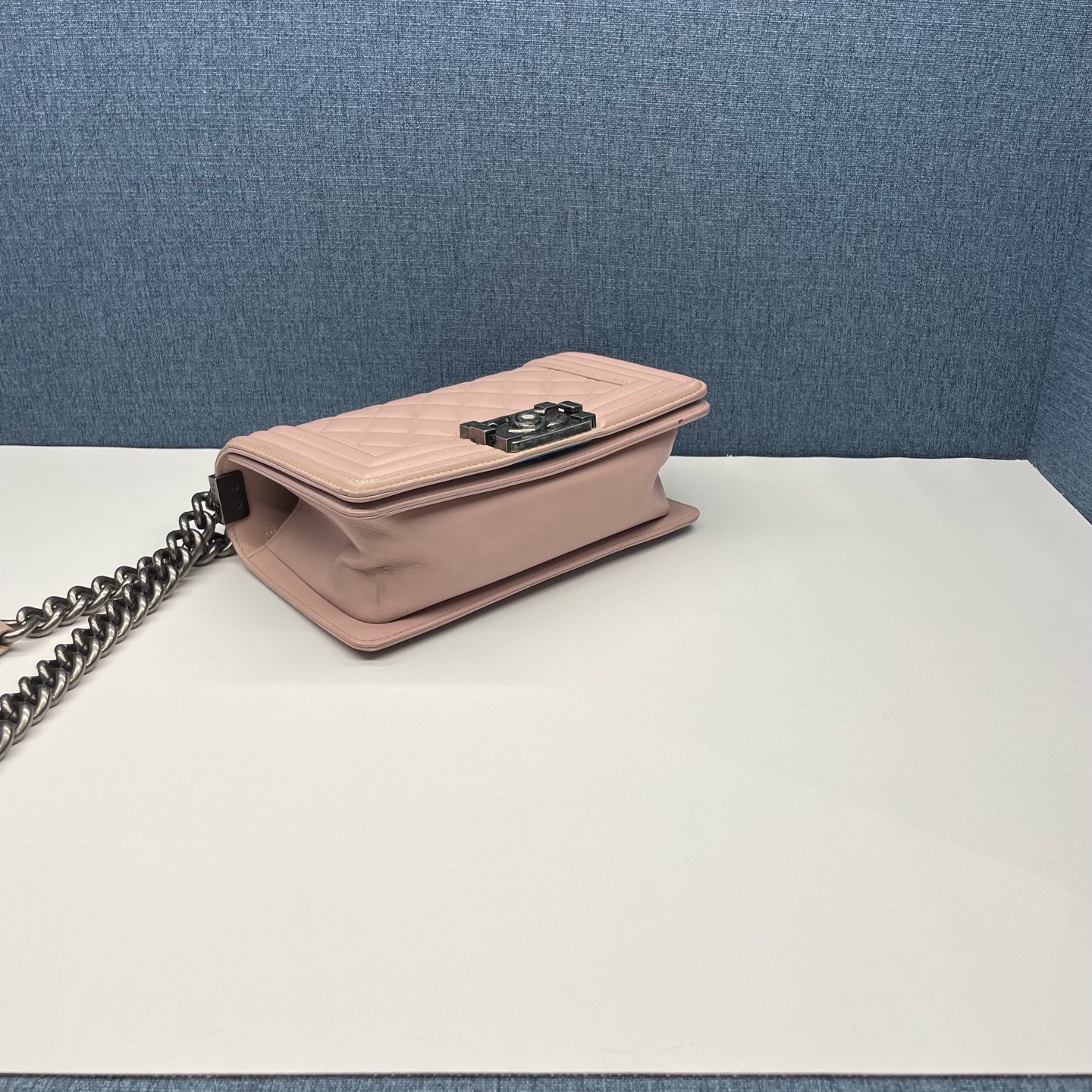 【預訂貨品】鐳射23開👜 CHANEL 粿色Leboy