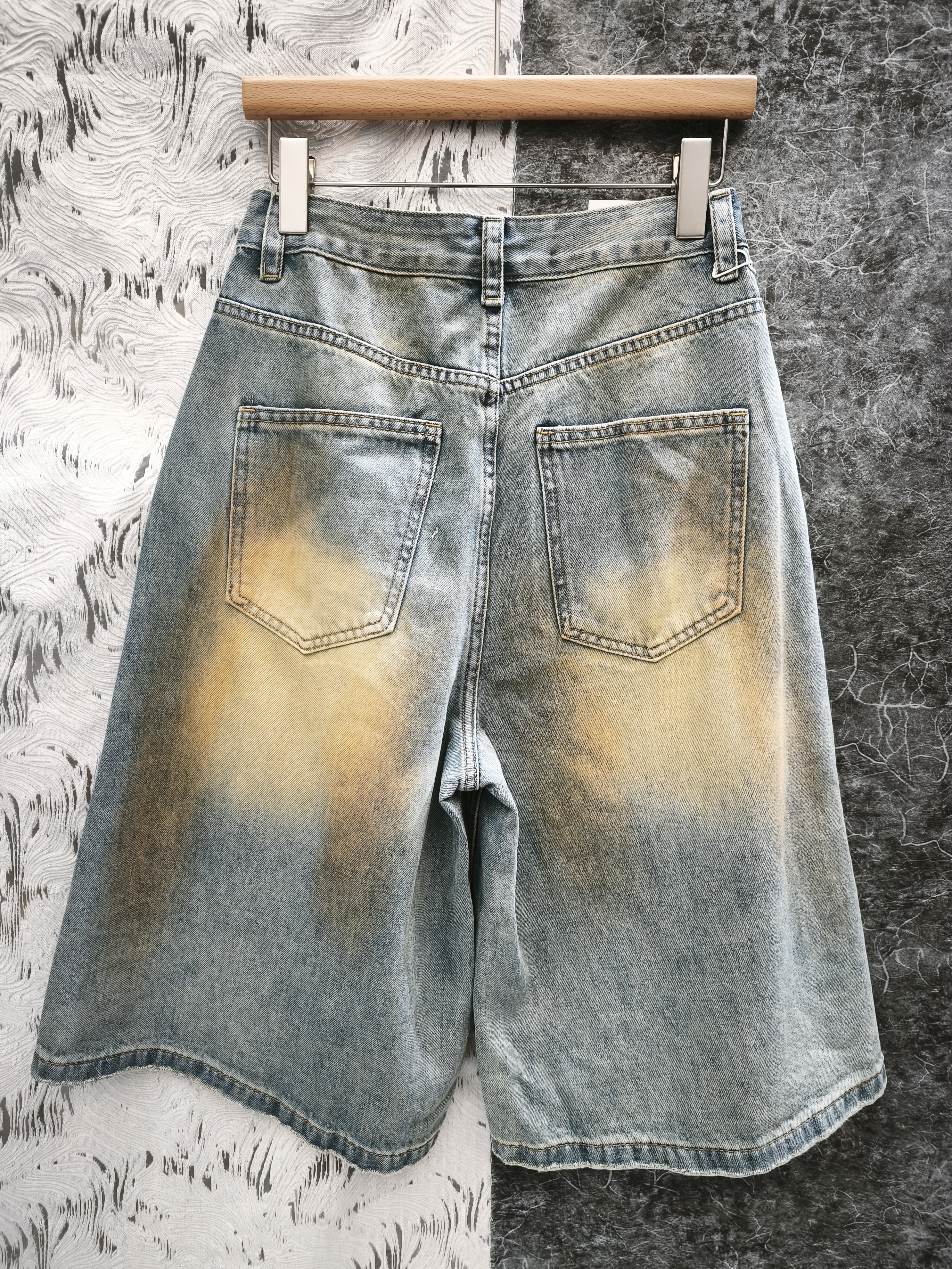 做舊色七分牛仔褲