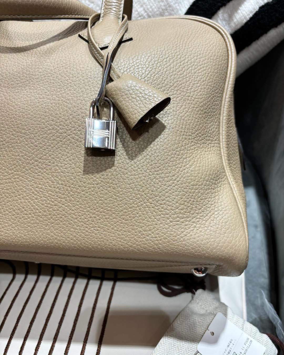 Hermes Victoria 35 STAMP X 風衣灰  100%Authentic, 98%new  ✅key lock ✅dust bag  