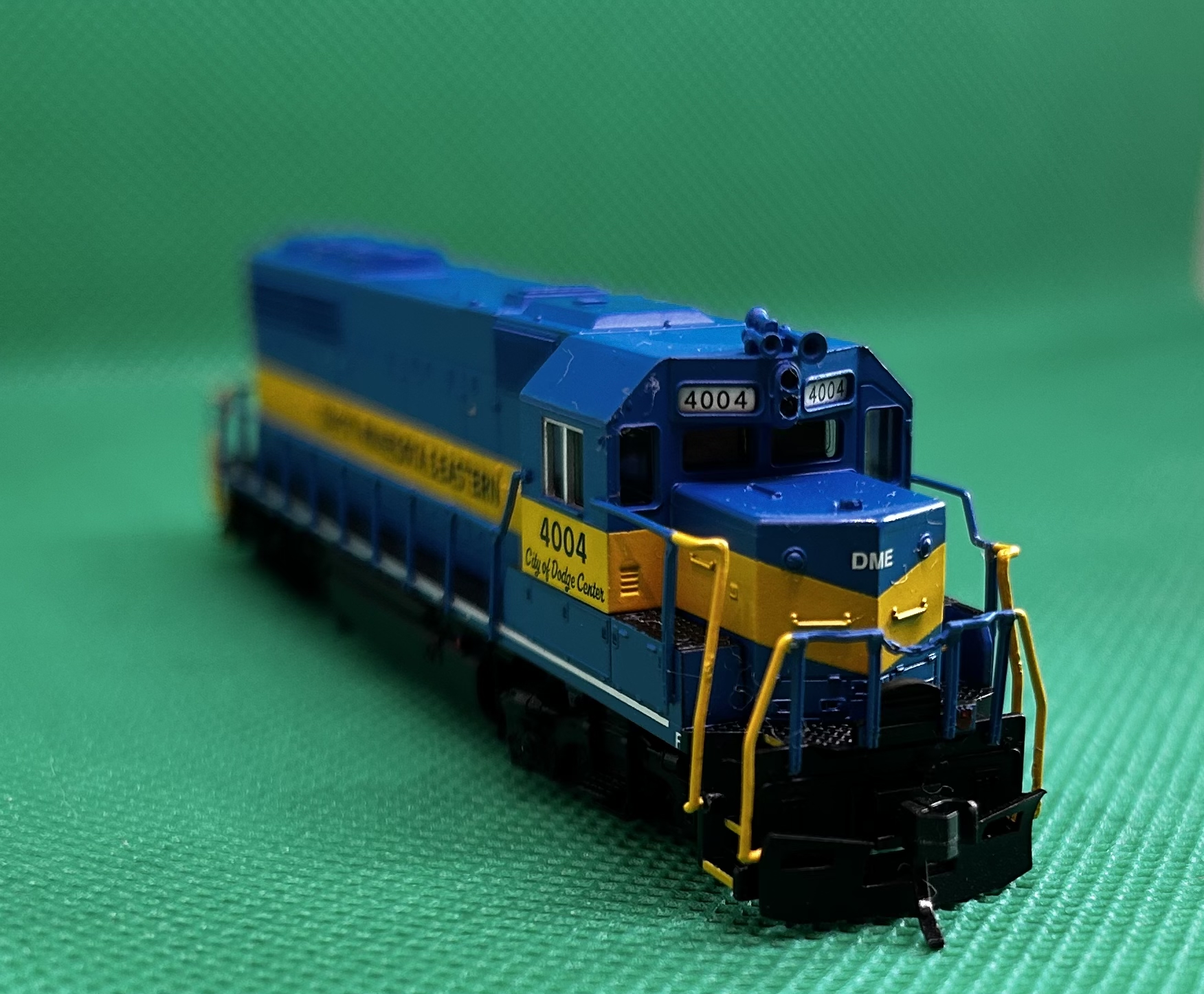 Atlas N' EMD GP40 Dakota, Minnesota & Eastern #4004 City of Dodge Center NIB