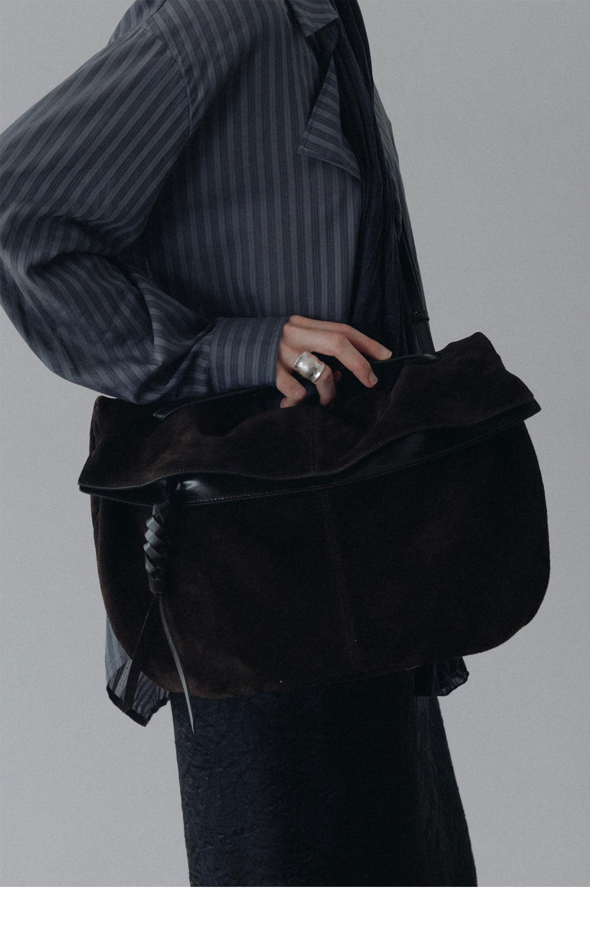 LOEUVRE Sac de Arche Shoulder Large 復古編織流蘇大容量麂皮肩背包