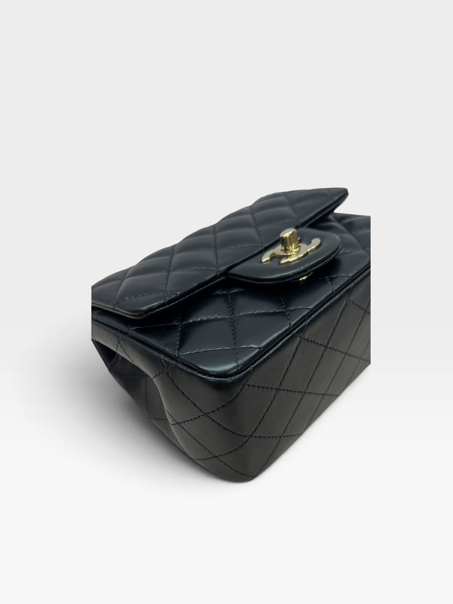 Pre-Owned Chanel Mini Classic Flap/ Product Code: 