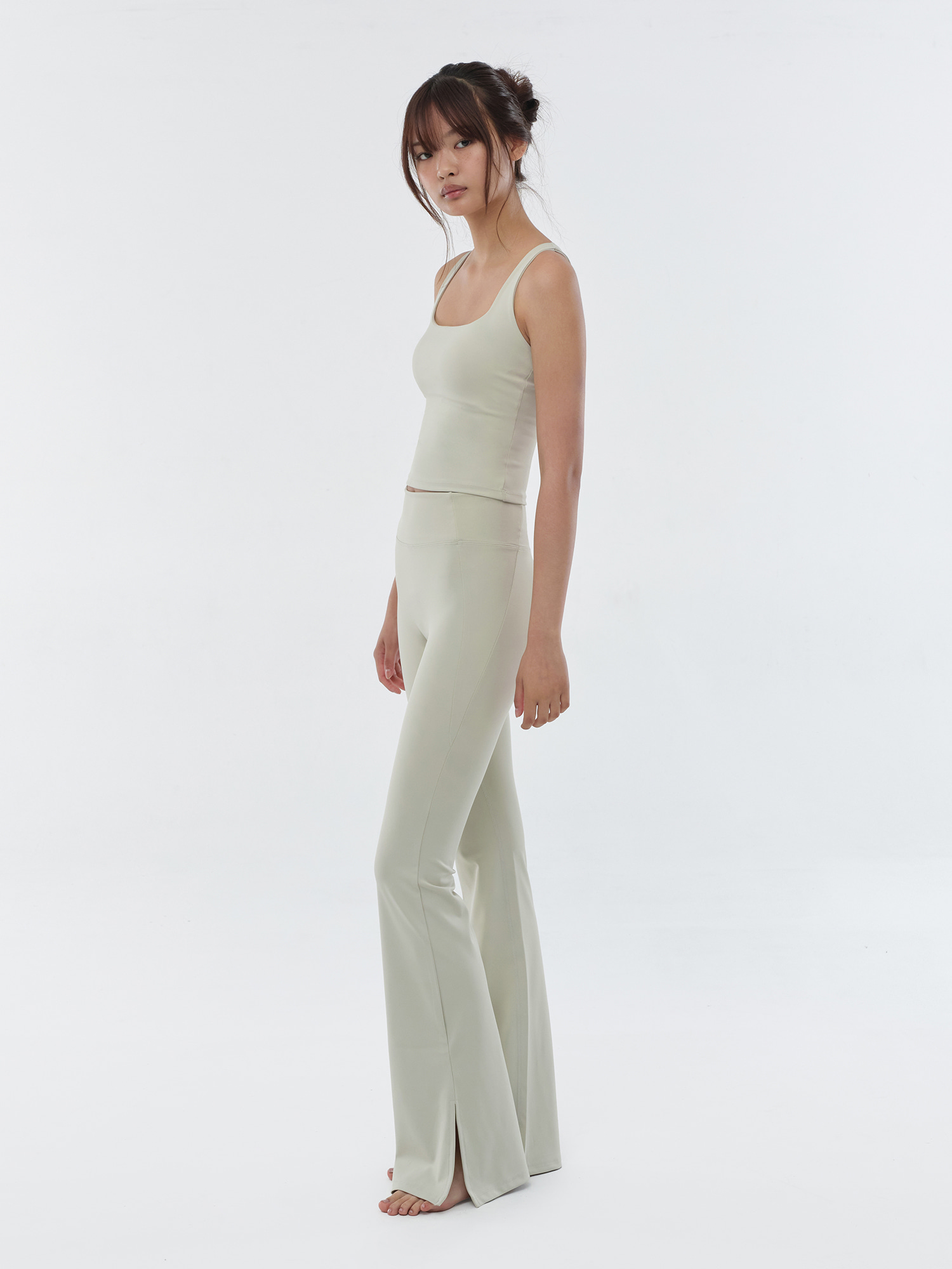 預購_Slit Bootcut Leggings  by Conch