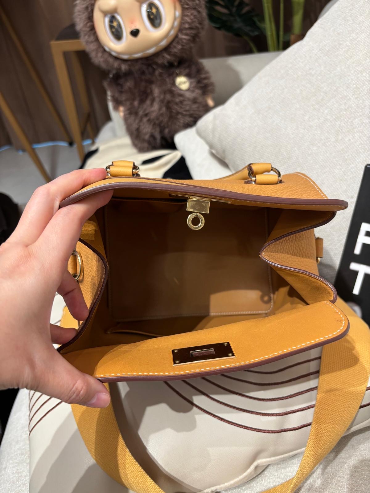 Hermes Toolbox 20 Stamp Y 芝麻色金扣 100%Authentic, 95%New ✅Dust bag ✅Box