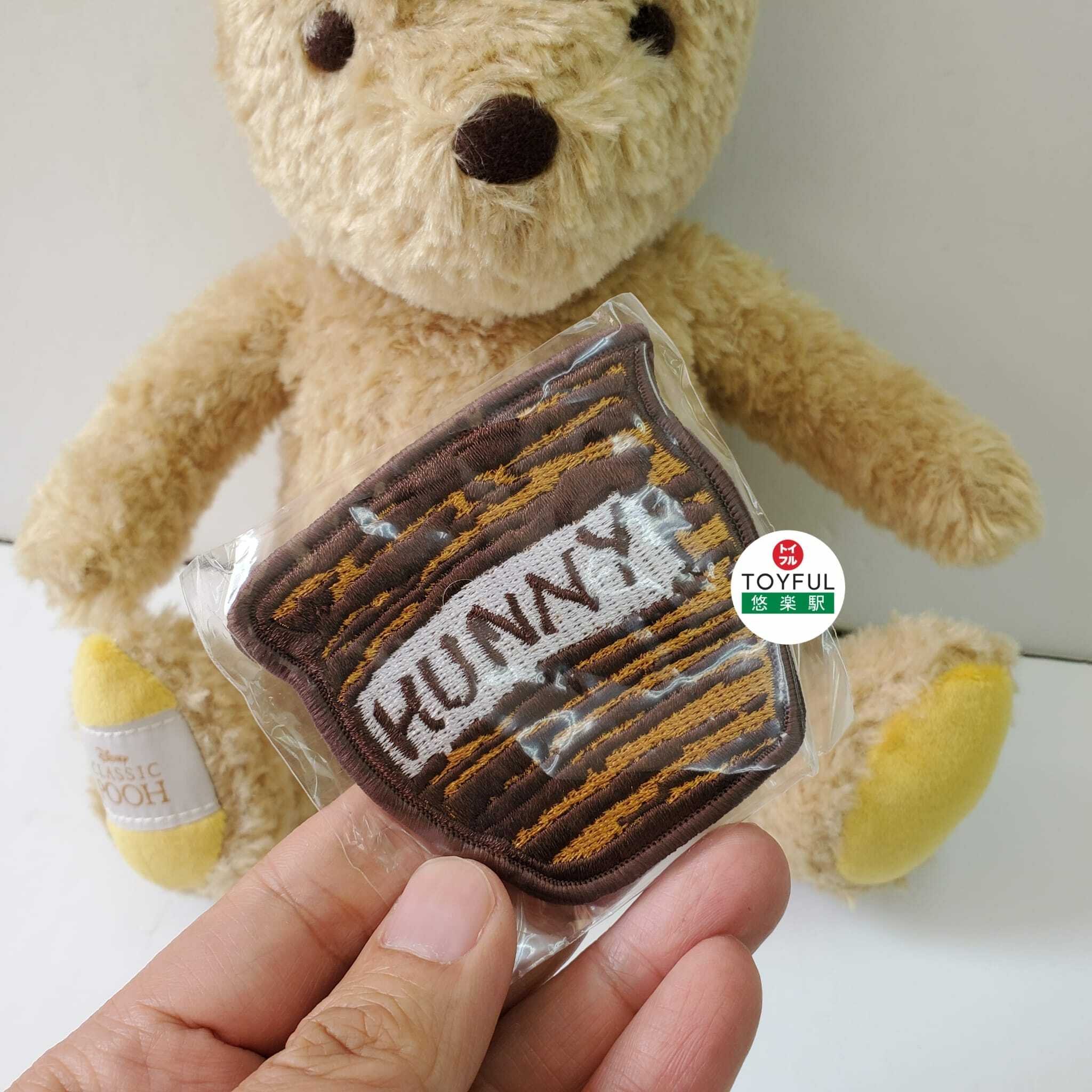 [現貨] [日本直送] CLASSIC POOH ｜ 毛公仔 ｜ 吊飾 連 黑色原子筆 {TF2305046}