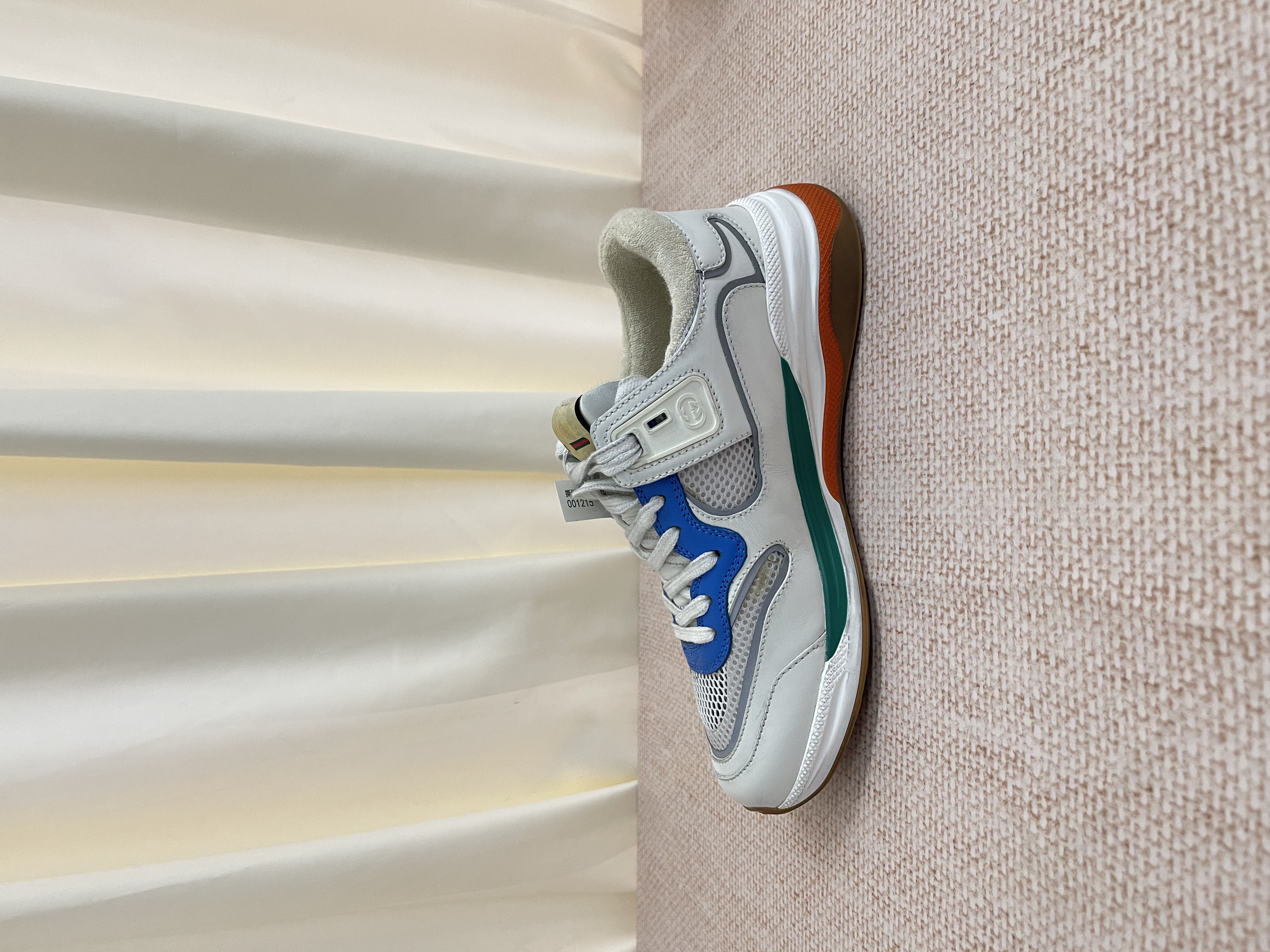 Unused item Gucci Sneakers / Product Code: 26042405