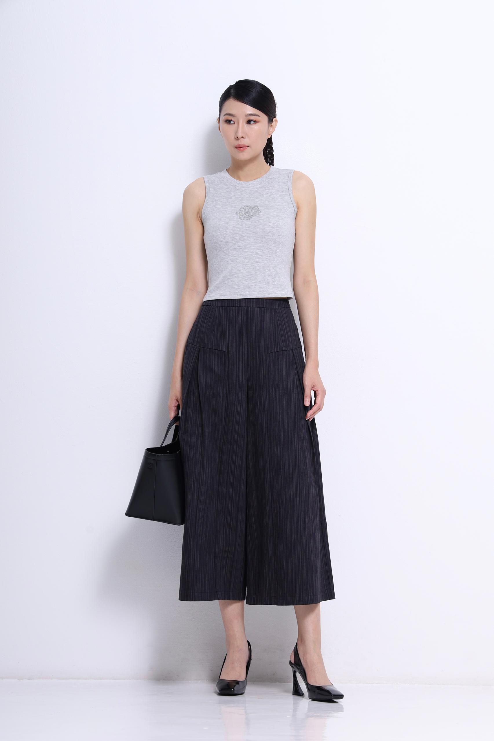 CB2699 Rosette Muse Crop Top