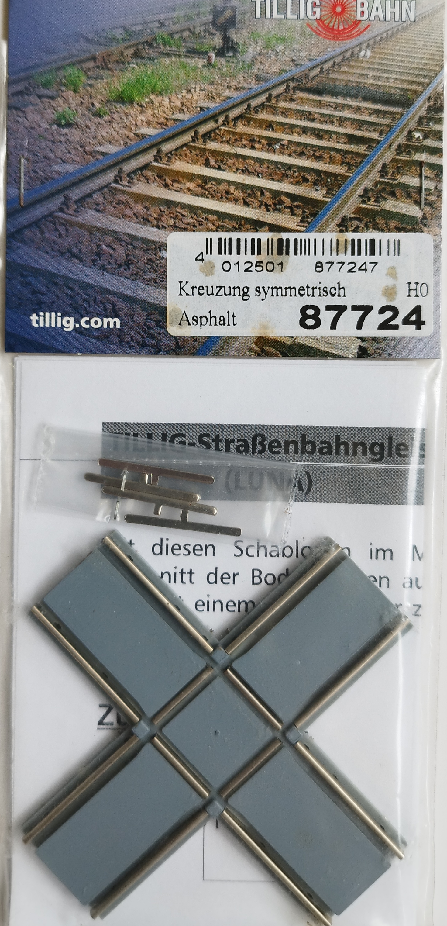 Tillig LUNA HO 十字路口鋪路石1:87 Crossing bitumen/concrete 馬路路軌•城市輕軌•電車路軌