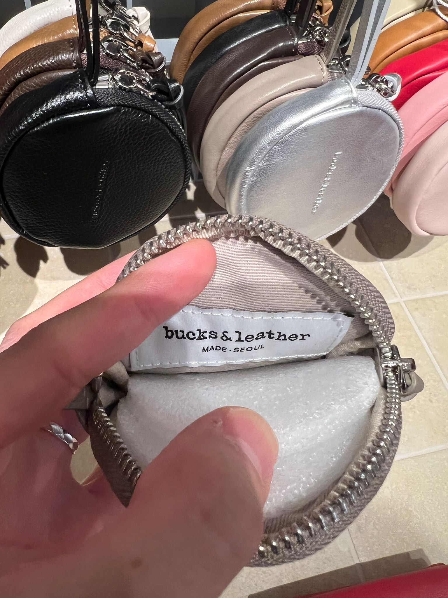 韓國自家品牌Bucks & Leather 羊皮圓形散子包