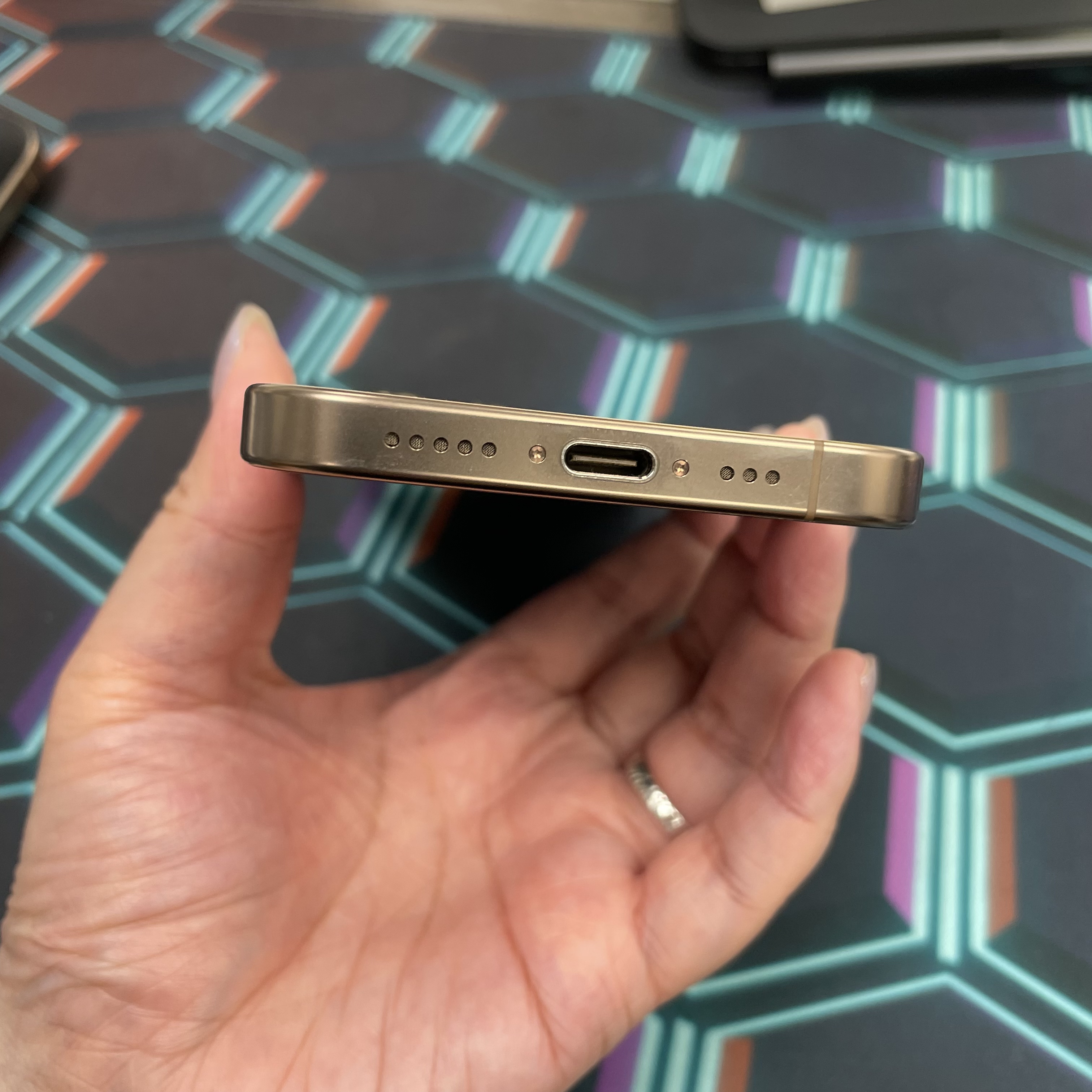 *6985 16 Pro 勁靚機 512GB 電88 沙色 gold
