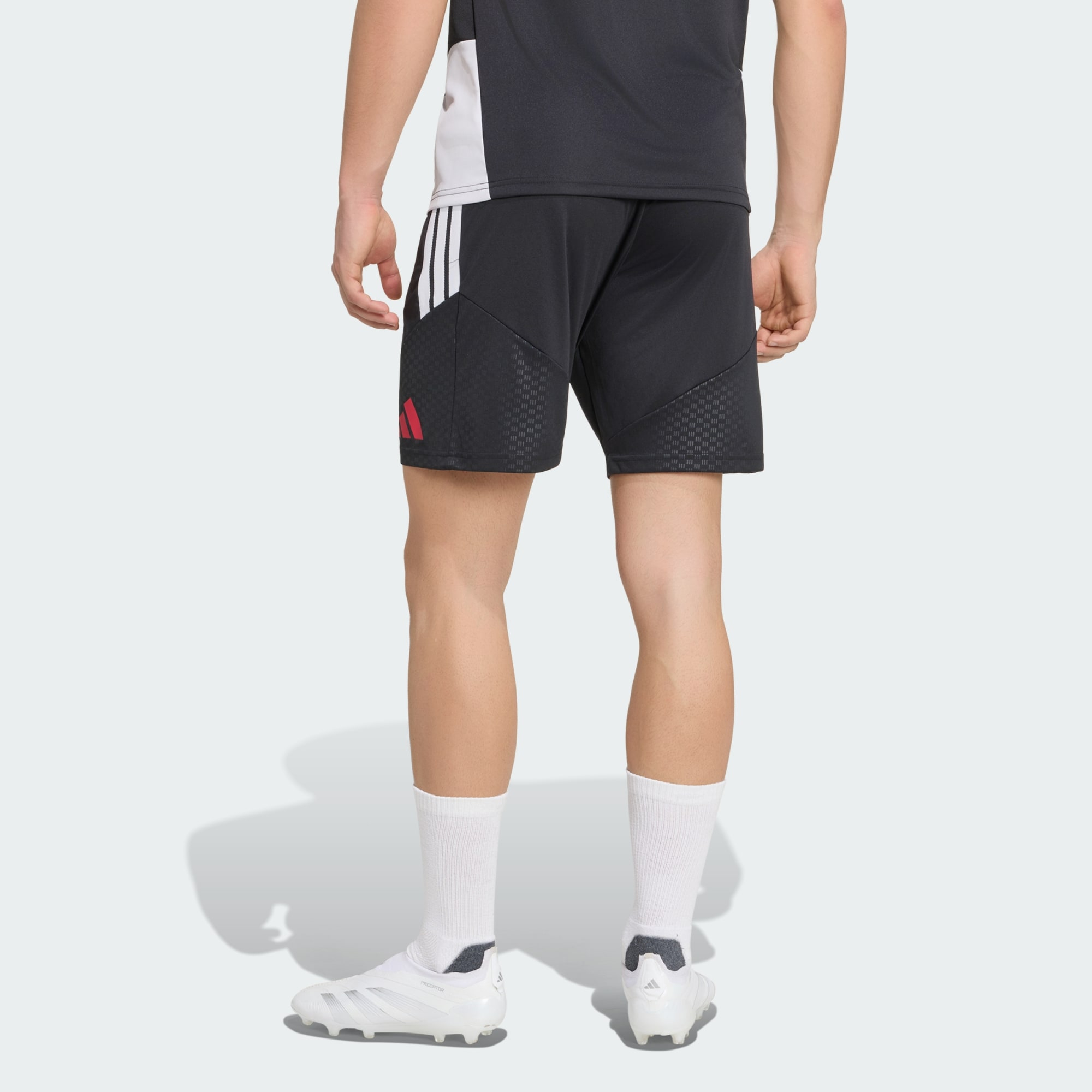 Adidas Liverpool 利物浦 2026-27 Tiro 黑色訓練短褲 KB5776