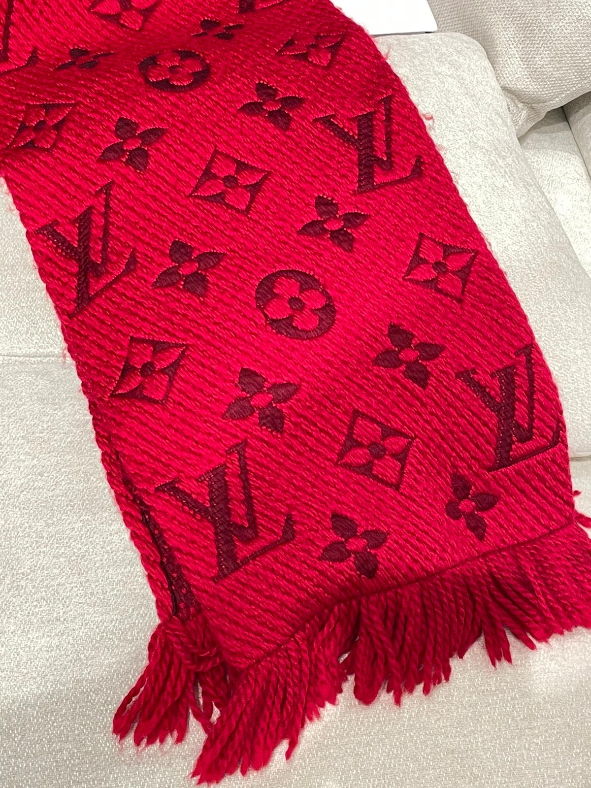 LV scarf 94%wool, 6%Silk ,100%Authentic, 95%New