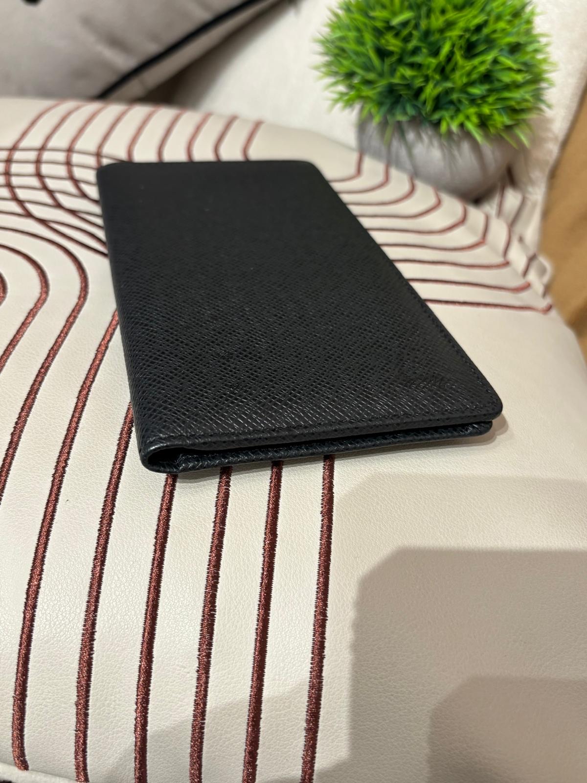 Lv Calfskin Taiga Long Wallet 黑色小牛皮長銀包 100%Authentic, 95%New