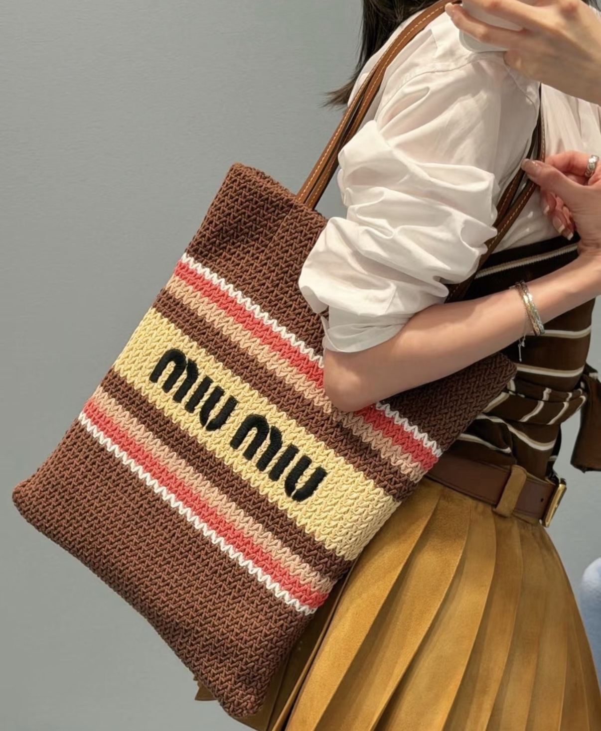 限時優惠✨訂貨📮MIUMIU Raffia-effect tote bag  Size 41x32cm
