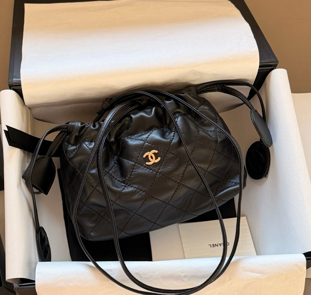 CHANEL 26S 新款羊皮抽繩小福袋