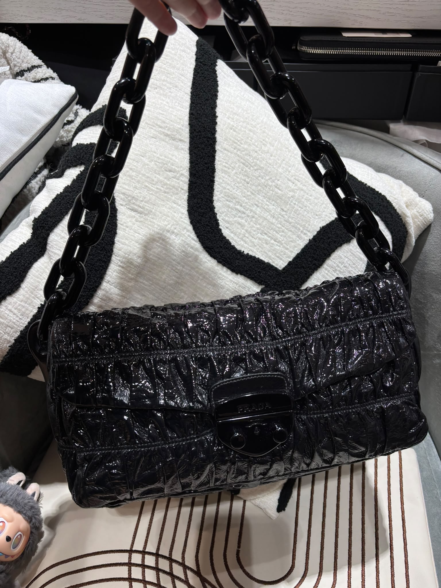 Prada So Black Shoulder Bag 油蠟皮 100%Authentic, 98%New ✅Dust bag