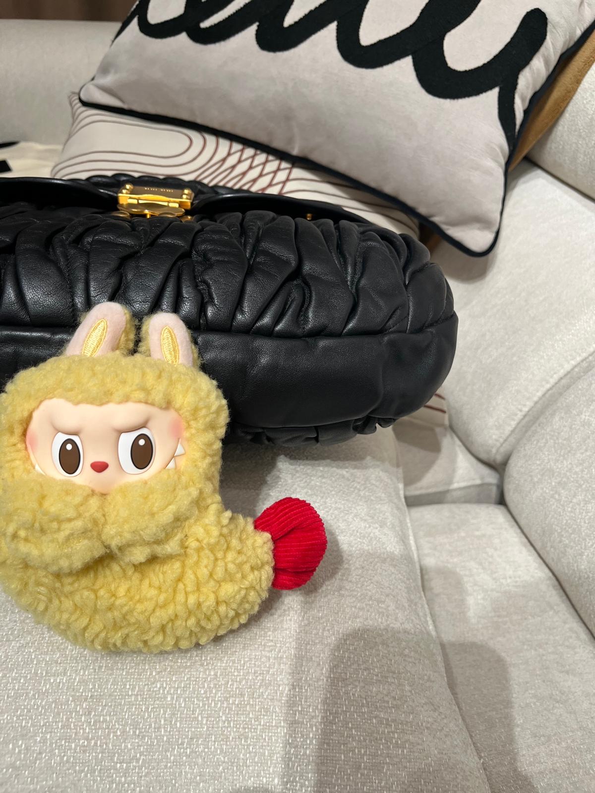 Miu Miu 2Way Shoulder Bag 黑色金扣 100%Authentic, 92%New ✅Dust bag