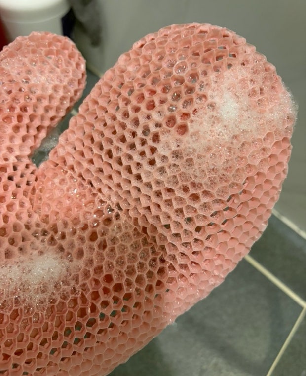 韓國 Studio17 溫和磨砂 去角質 沐浴手套 2款尺寸任選｜Soft Scrub Shower Glove