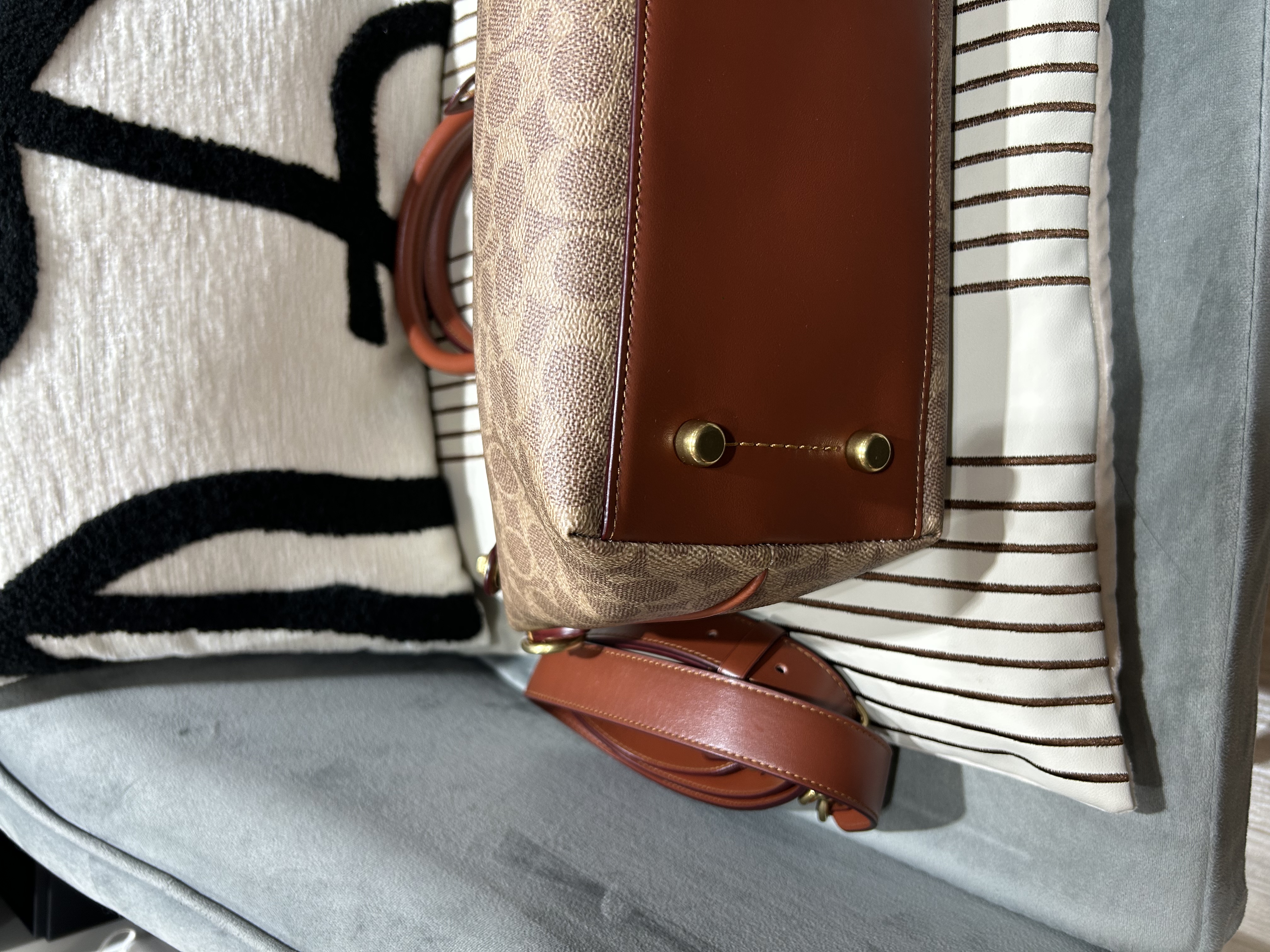 Coach 2Way Bag 100%Authentic, 98%New ✅Dust bag