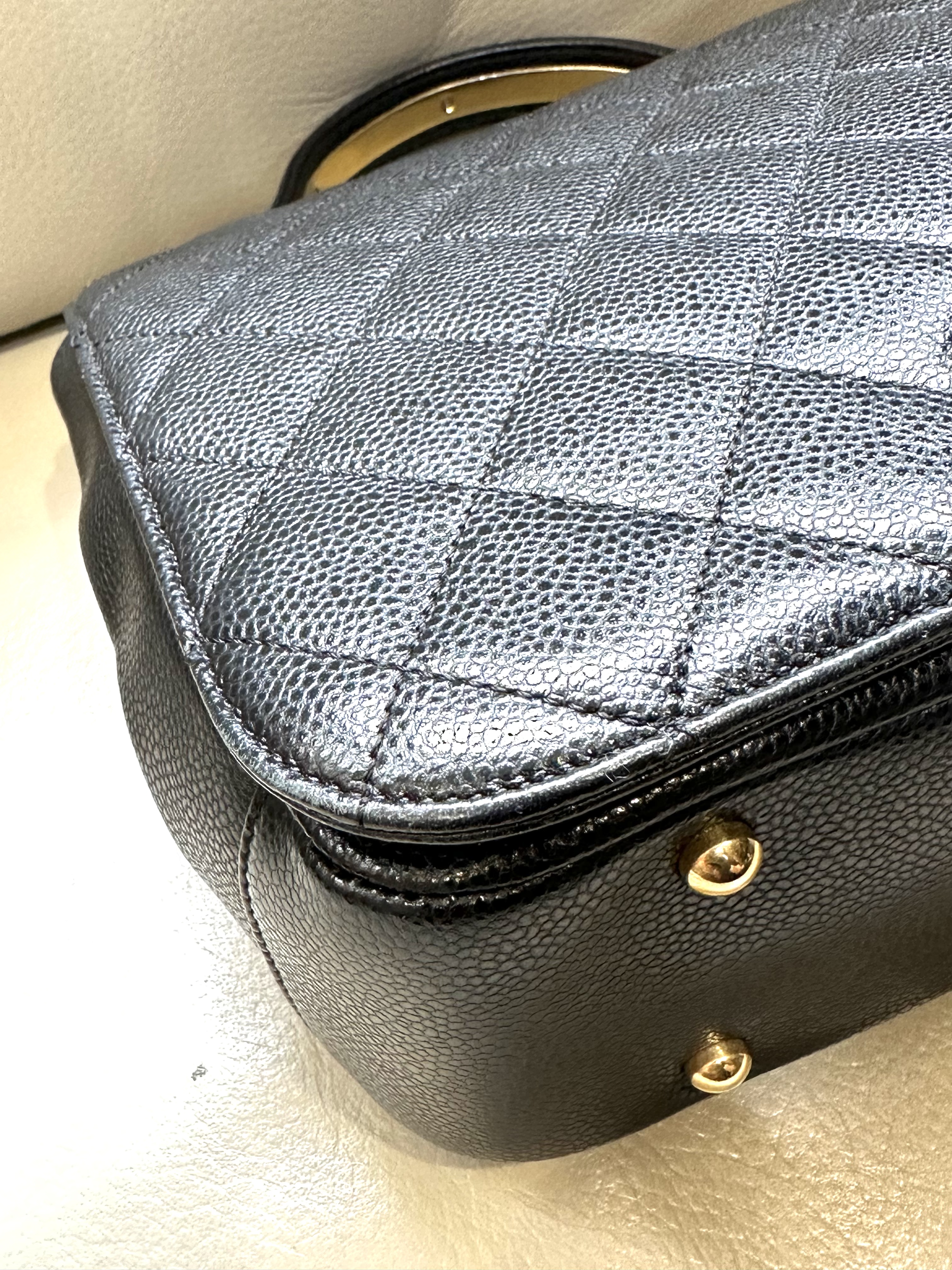 Pre-owned Chanel Black Top Handle Flap Bag / Product Code: 26040501