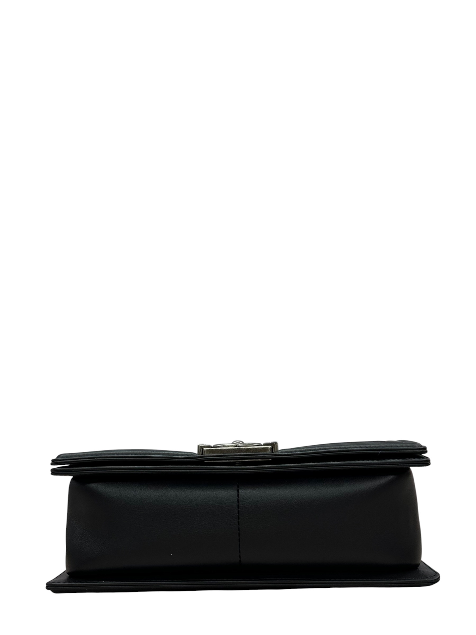 Pre-owned Chanel Boy 25 Flap Bag Calfskin / Product Code: 082107
