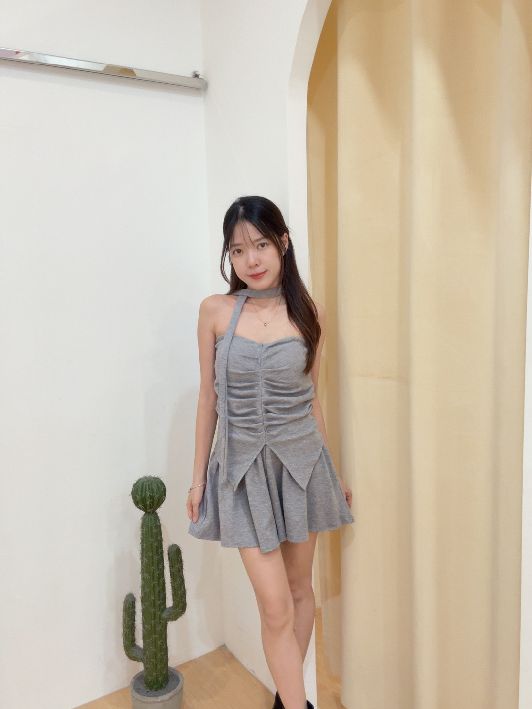 飘带褶皱显瘦抹胸背心上衣+半身伞裤两件套R2806