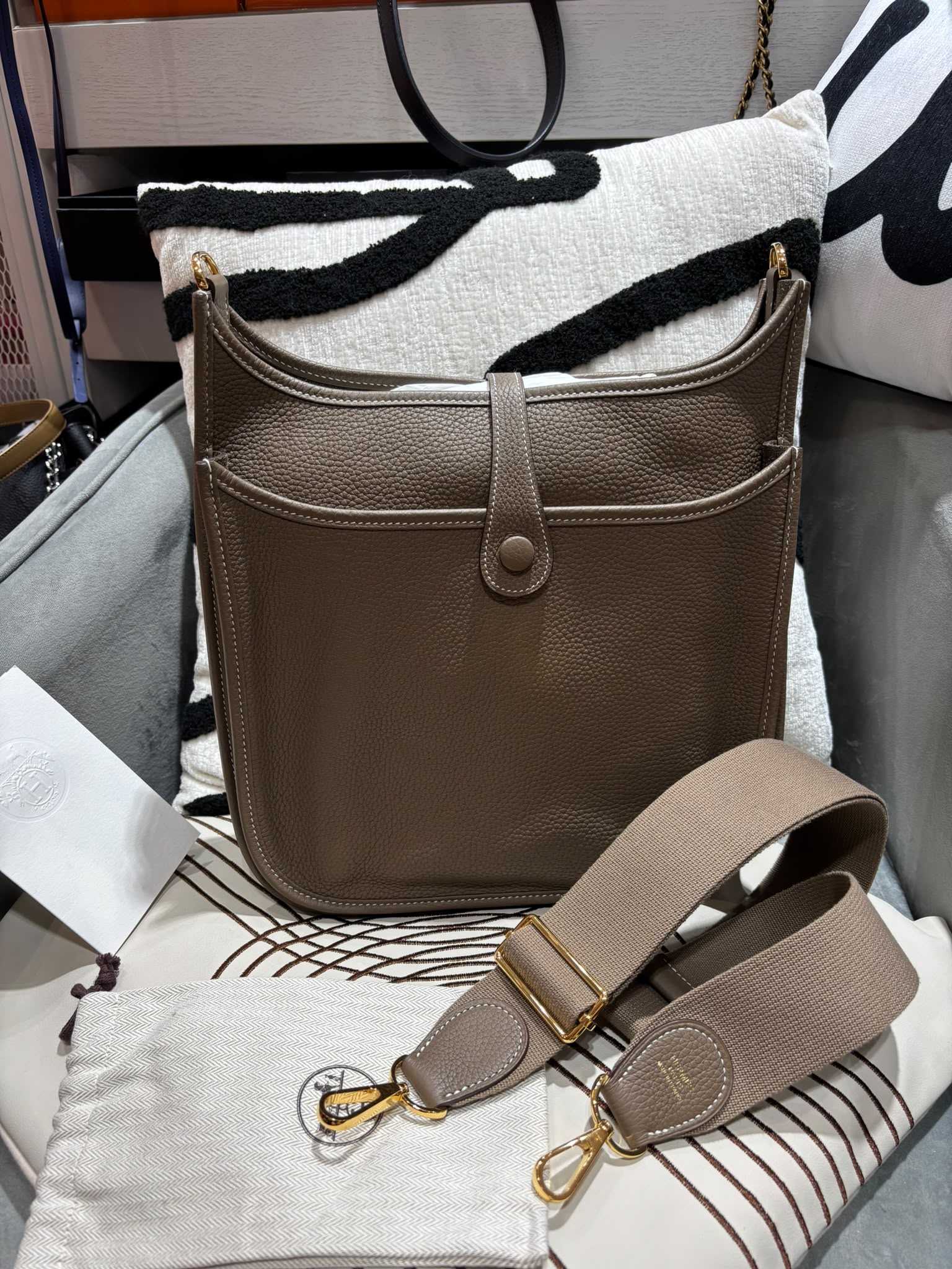 Hermes Evelyne 29 Stamp D Etoupe 大象灰金扣 100%Authentic, 98%New ✅Dust bag✅Box