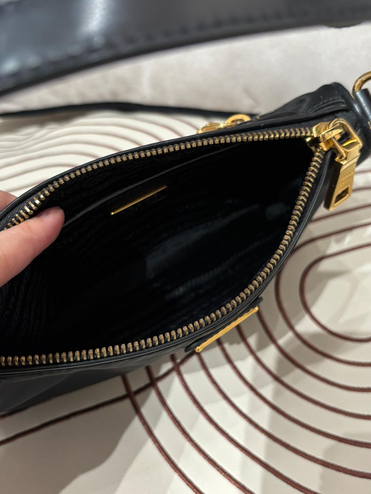 Prada nylon hobo Bag 100%Authentic, 98%new