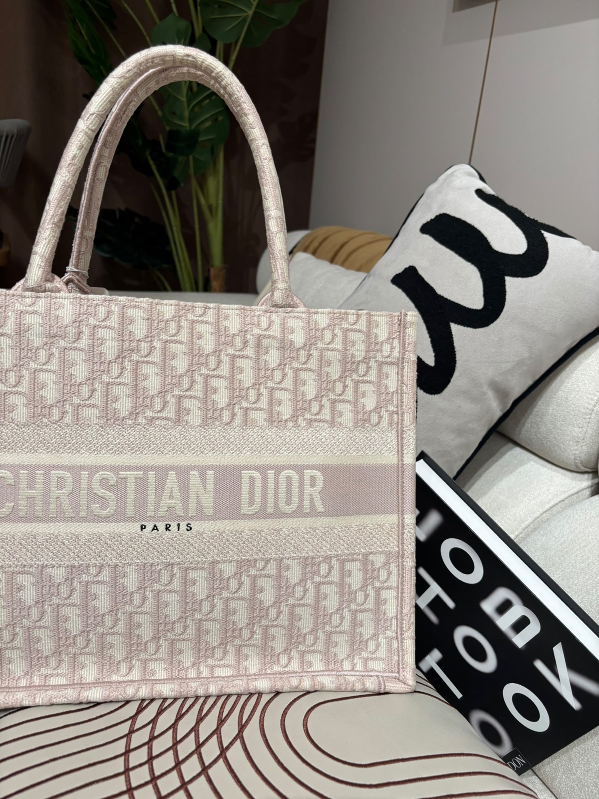 Dior Book Tote Medium Pink 100%Authentic, 98%New ✅專門店收據✅Dust bag